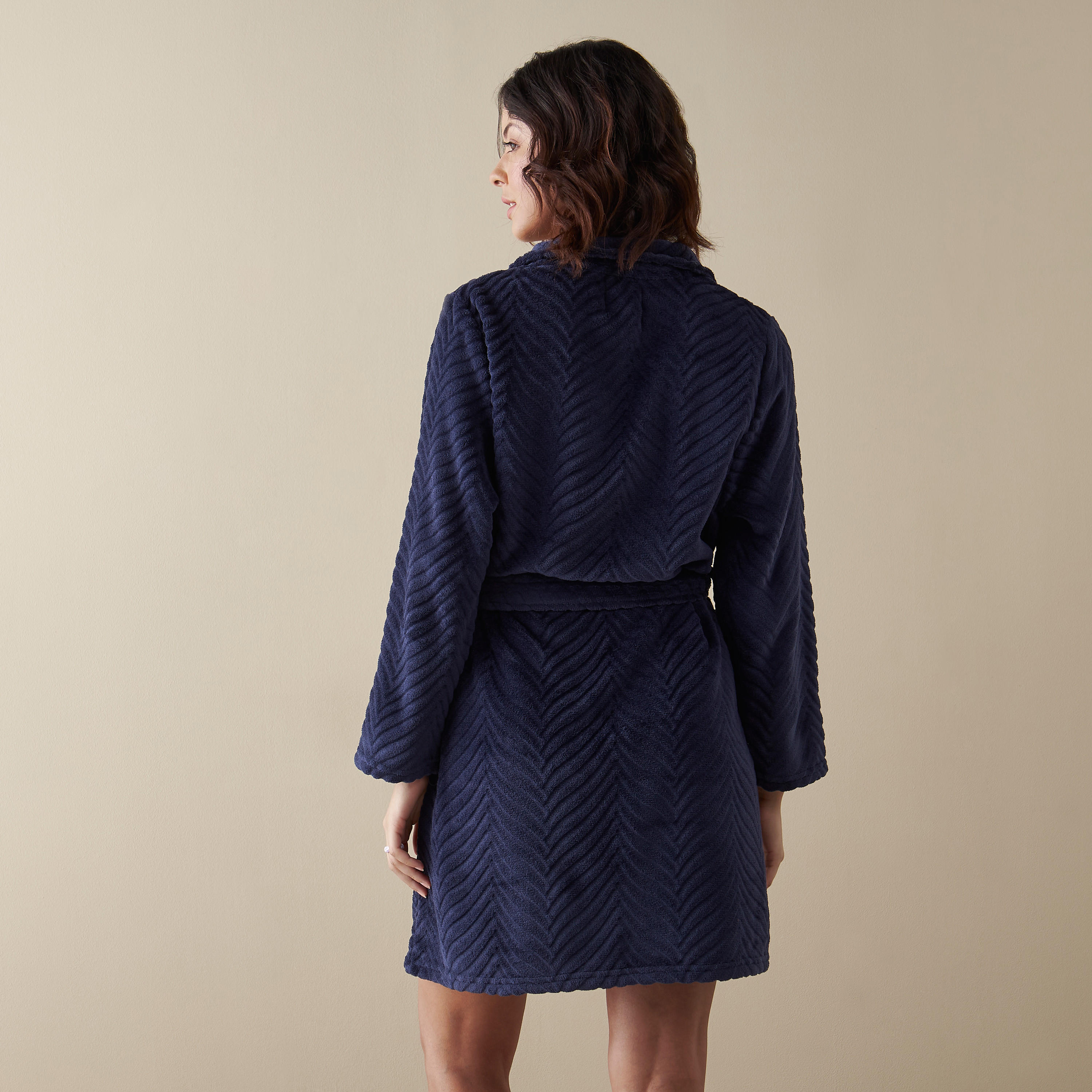 روب بارز الملمس بياقة عالية برباط وسحاب للإغلاق-women-clothing-nightwear-robes-image-2