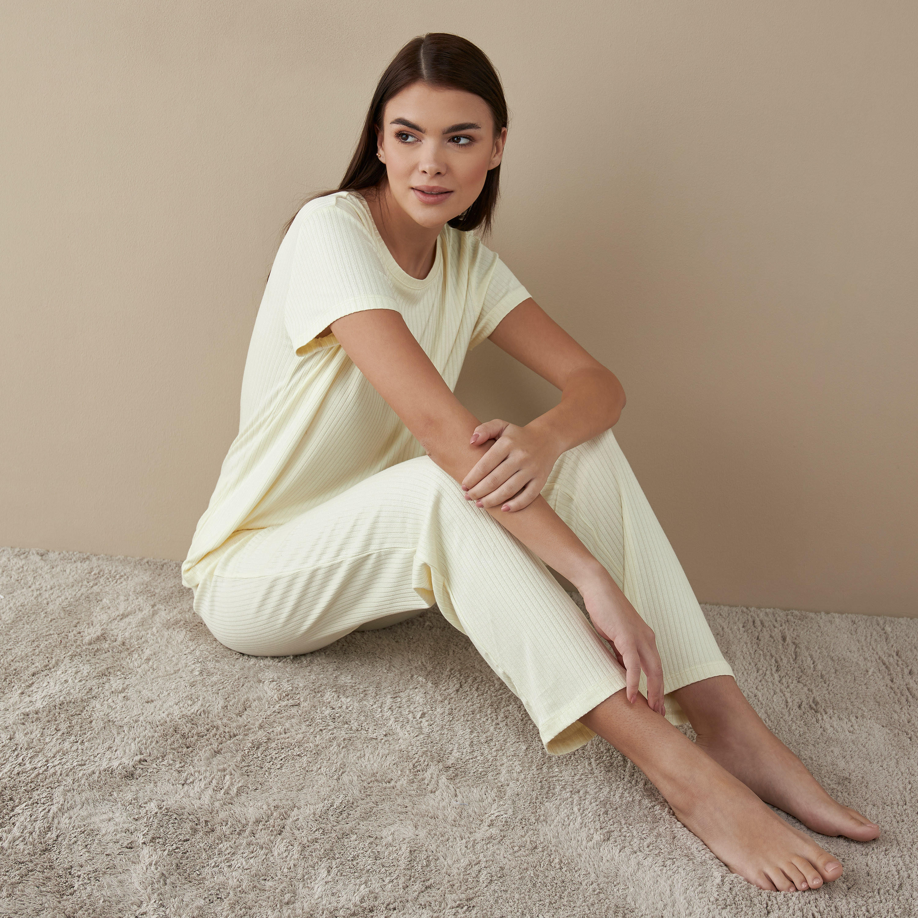 طقم بنطلون بيجاما وتيشيرت مضلع بياقة مستديرة-women-clothing-nightwear-pyjamas-longsets-image-1