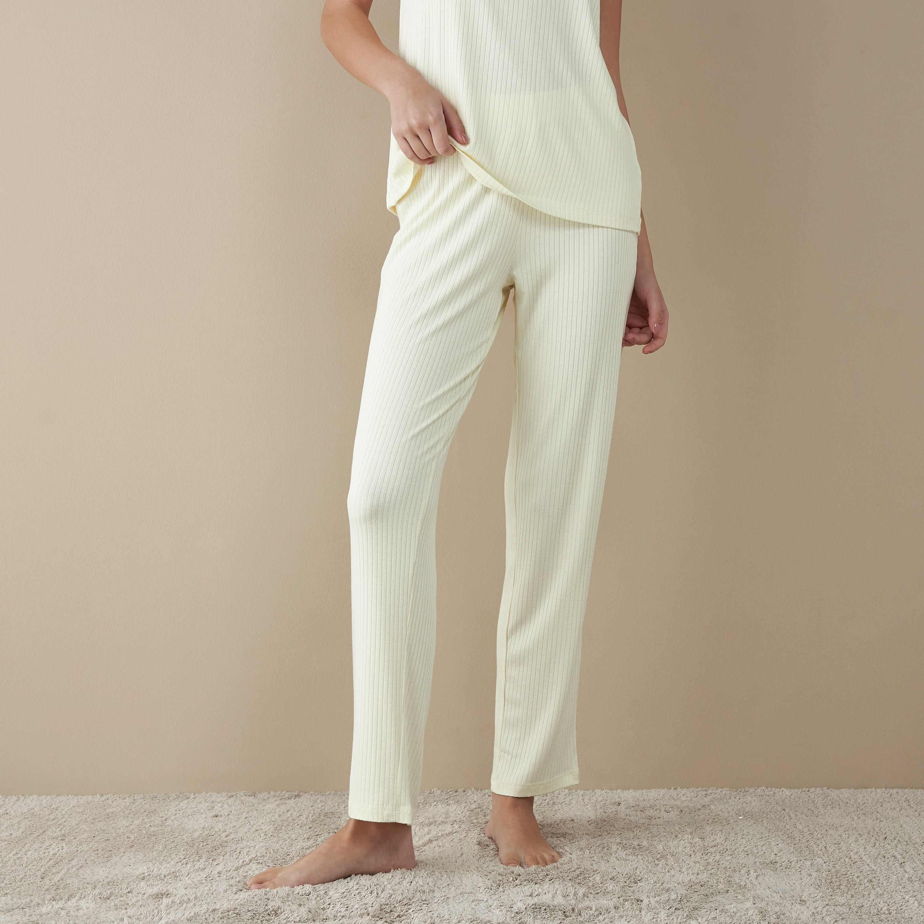 طقم بنطلون بيجاما وتيشيرت مضلع بياقة مستديرة-women-clothing-nightwear-pyjamas-longsets-image-4