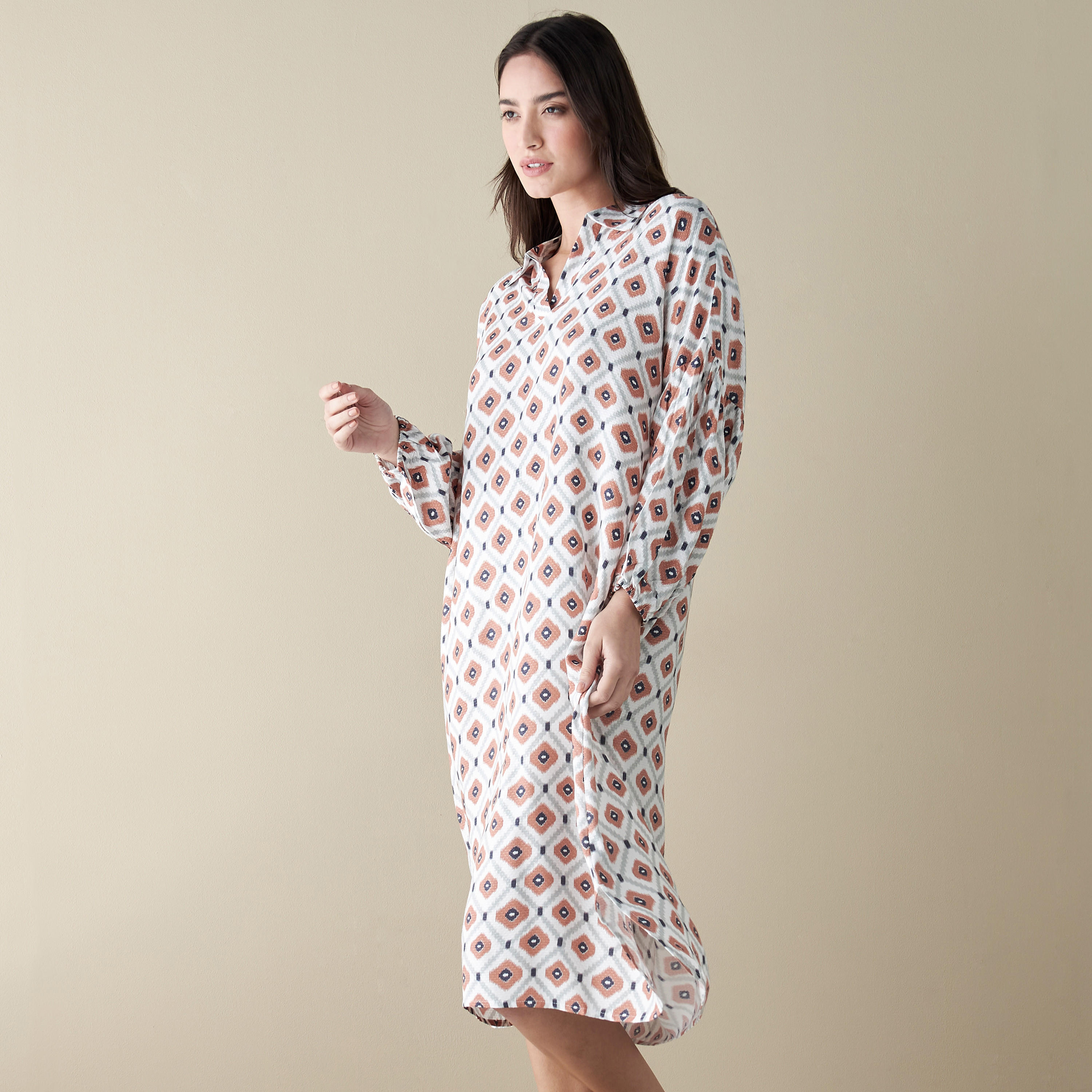 قميص نوم بياقة عادية وأكمام طويلة وطبعات بالكامل-women-clothing-nightwear-nighties-image-1