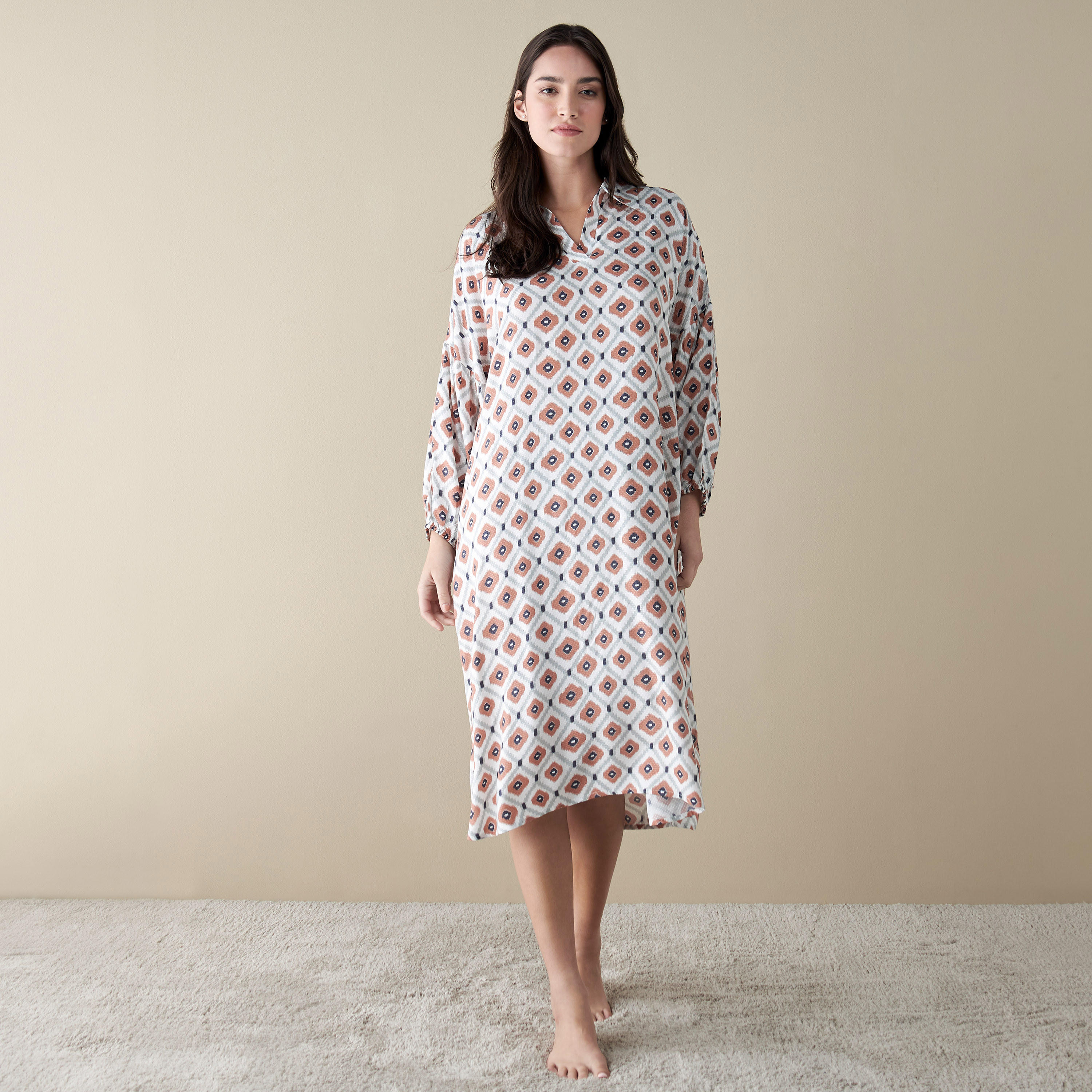 قميص نوم بياقة عادية وأكمام طويلة وطبعات بالكامل-women-clothing-nightwear-nighties-image-2