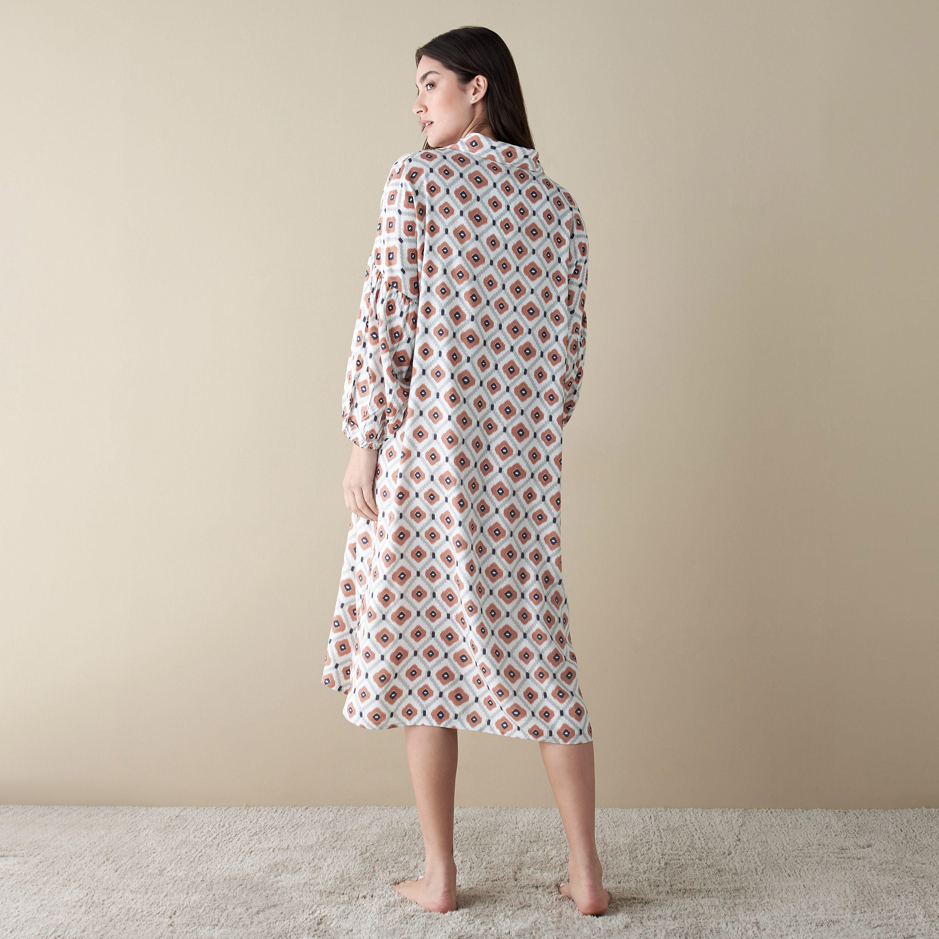 قميص نوم بياقة عادية وأكمام طويلة وطبعات بالكامل-women-clothing-nightwear-nighties-image-3
