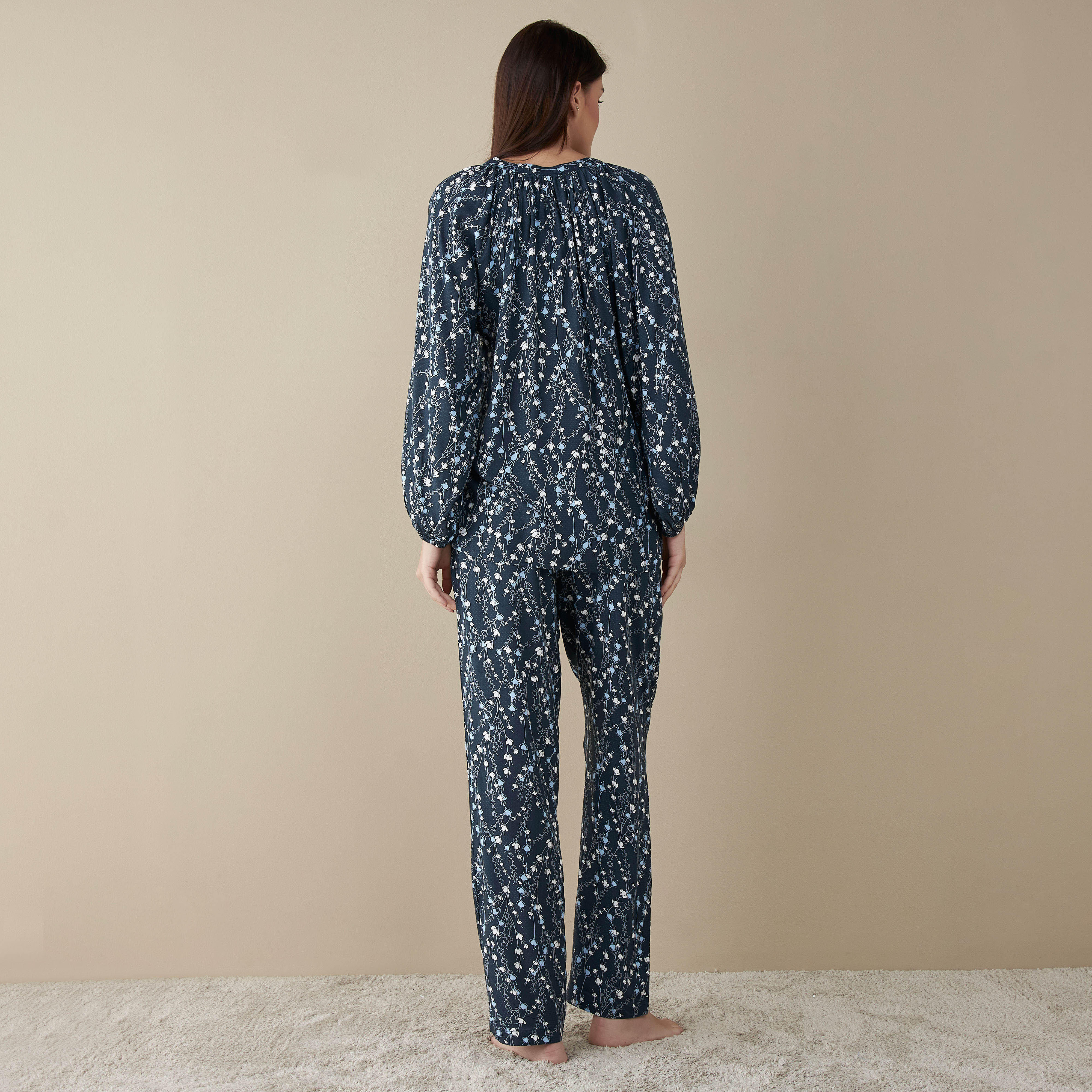 طقم بنطلون بيجاما وبلوزة بطبعات زهرية-women-clothing-nightwear-pyjamas-longsets-image-2