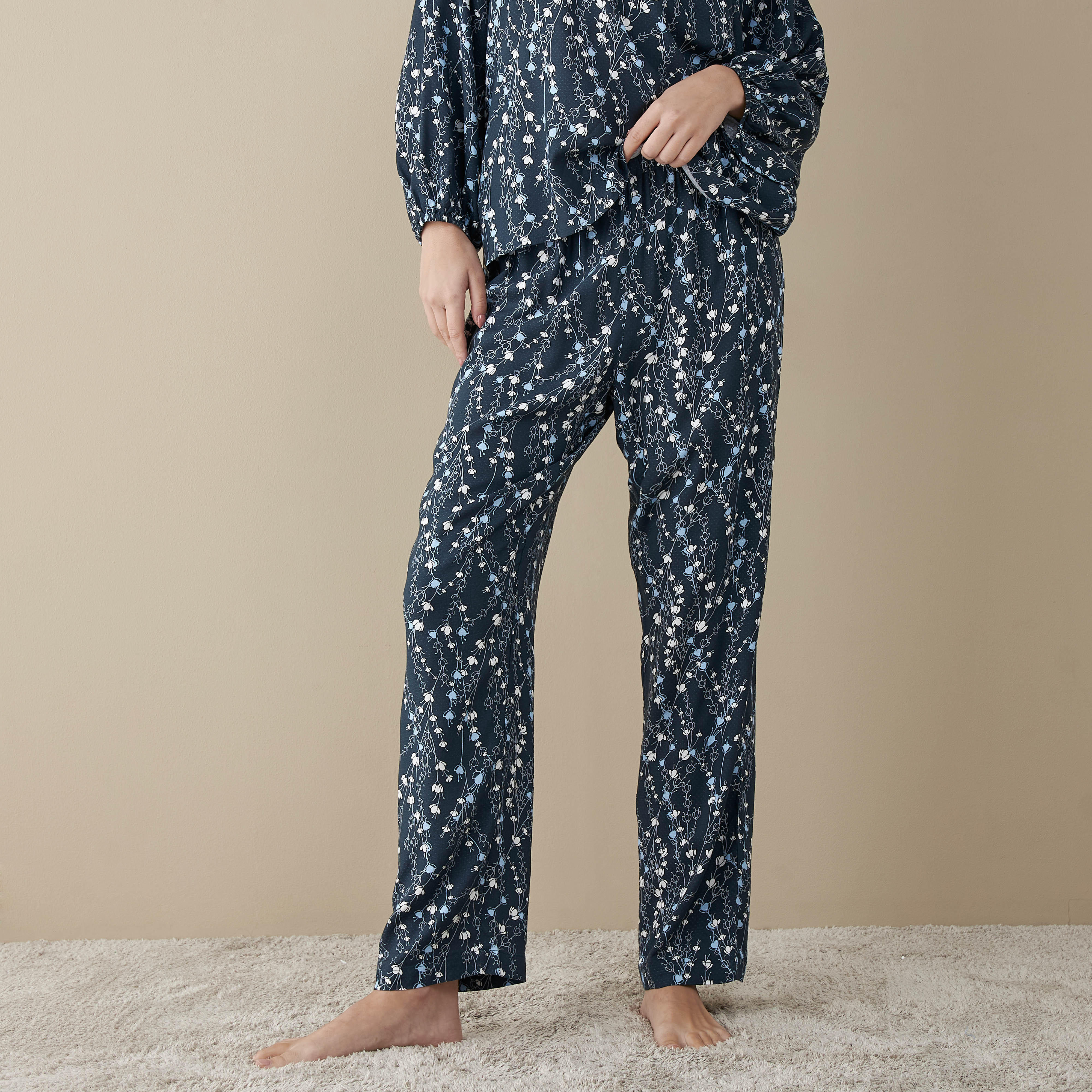 طقم بنطلون بيجاما وبلوزة بطبعات زهرية-women-clothing-nightwear-pyjamas-longsets-image-4