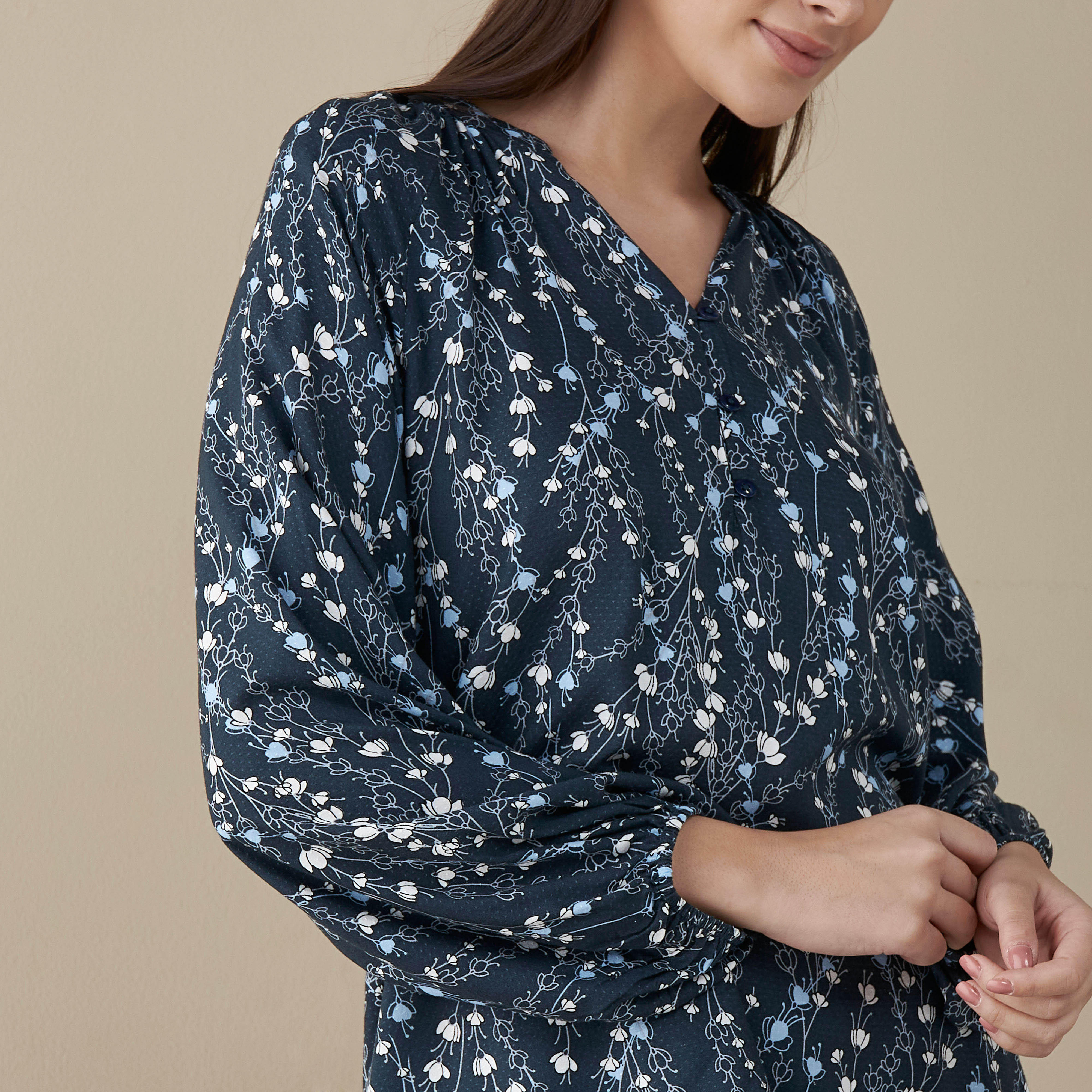 طقم بنطلون بيجاما وبلوزة بطبعات زهرية-women-clothing-nightwear-pyjamas-longsets-image-5
