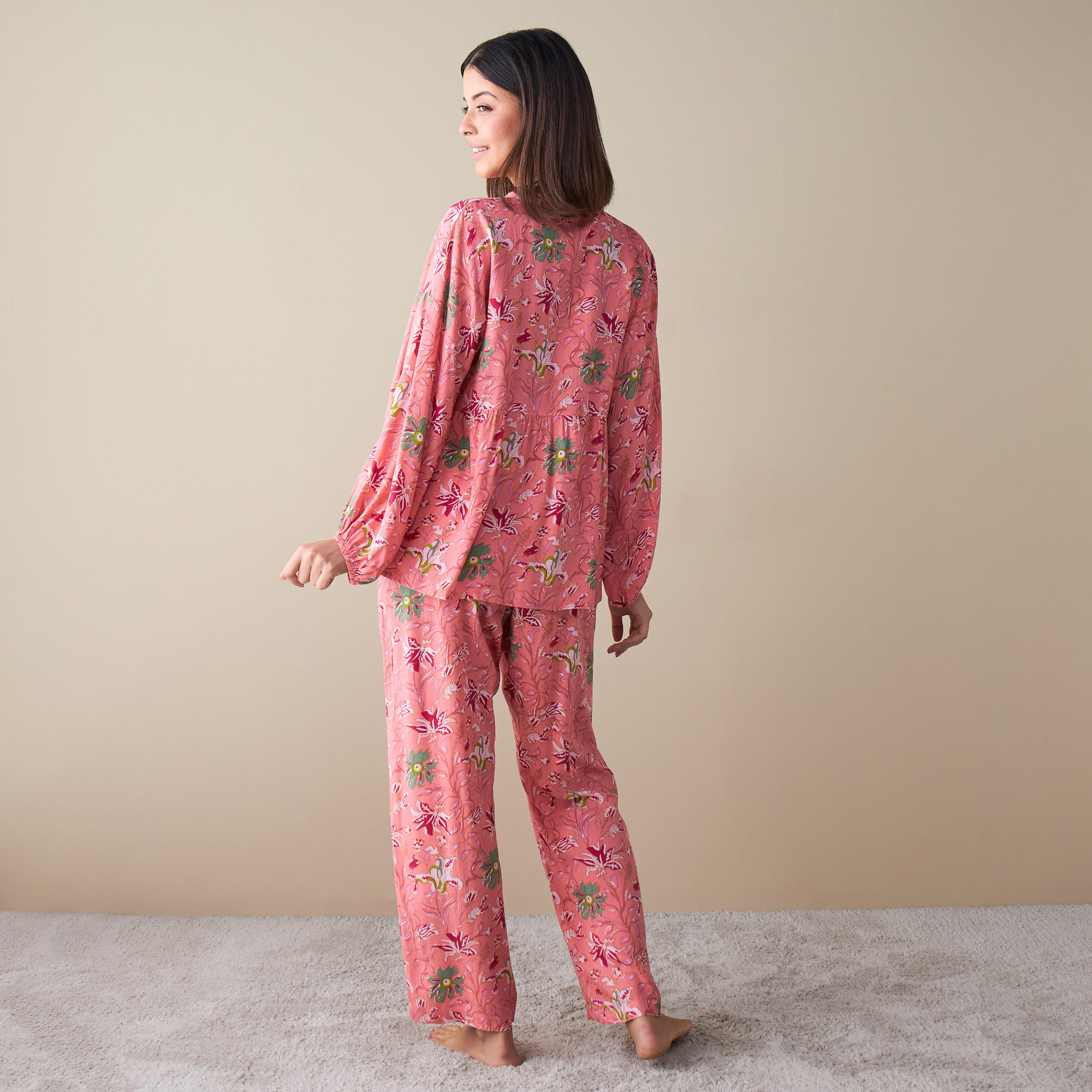 طقم بنطلون بيجاما وبلوزة بطبعات زهرية-women-clothing-nightwear-pyjamas-longsets-image-2