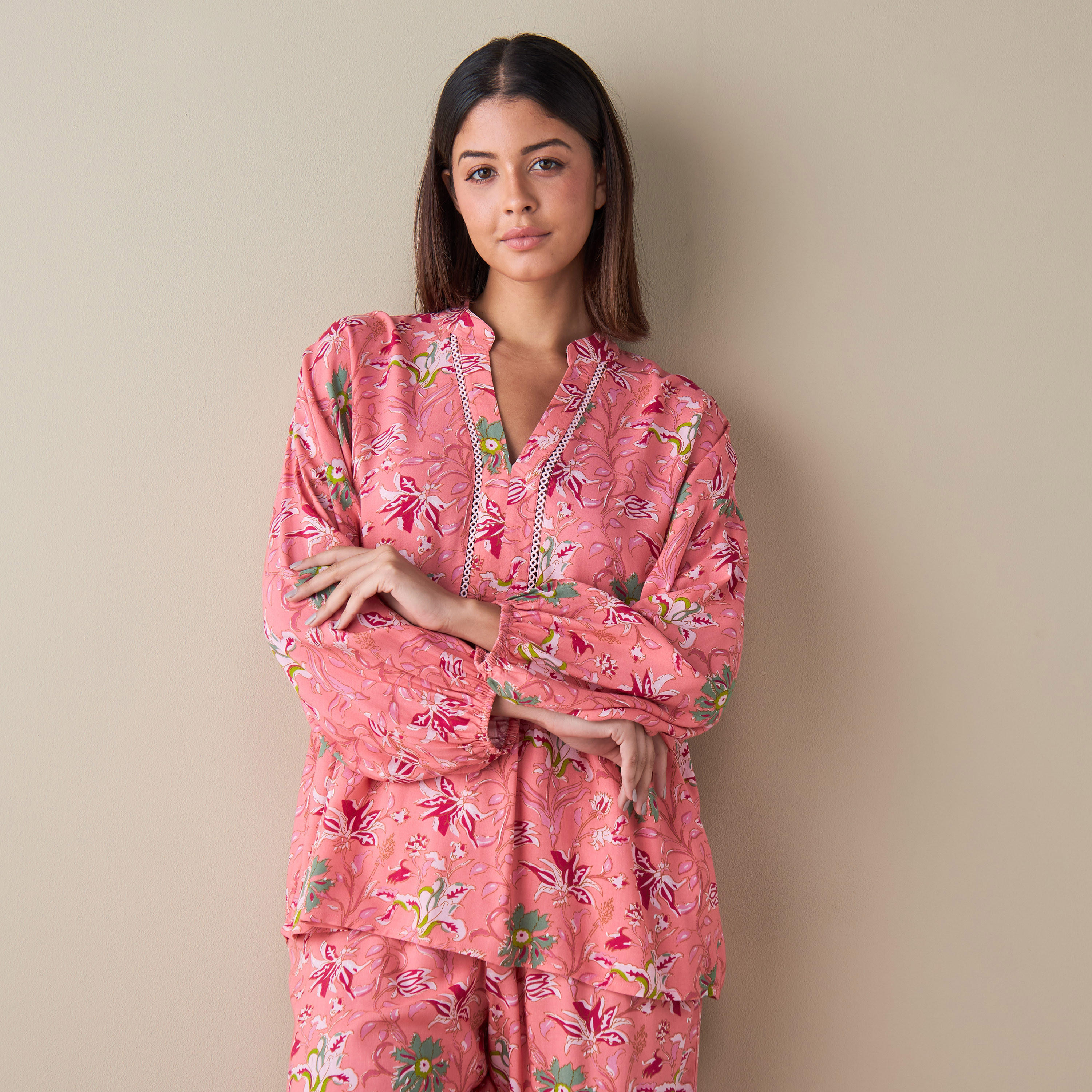 طقم بنطلون بيجاما وبلوزة بطبعات زهرية-women-clothing-nightwear-pyjamas-longsets-image-3
