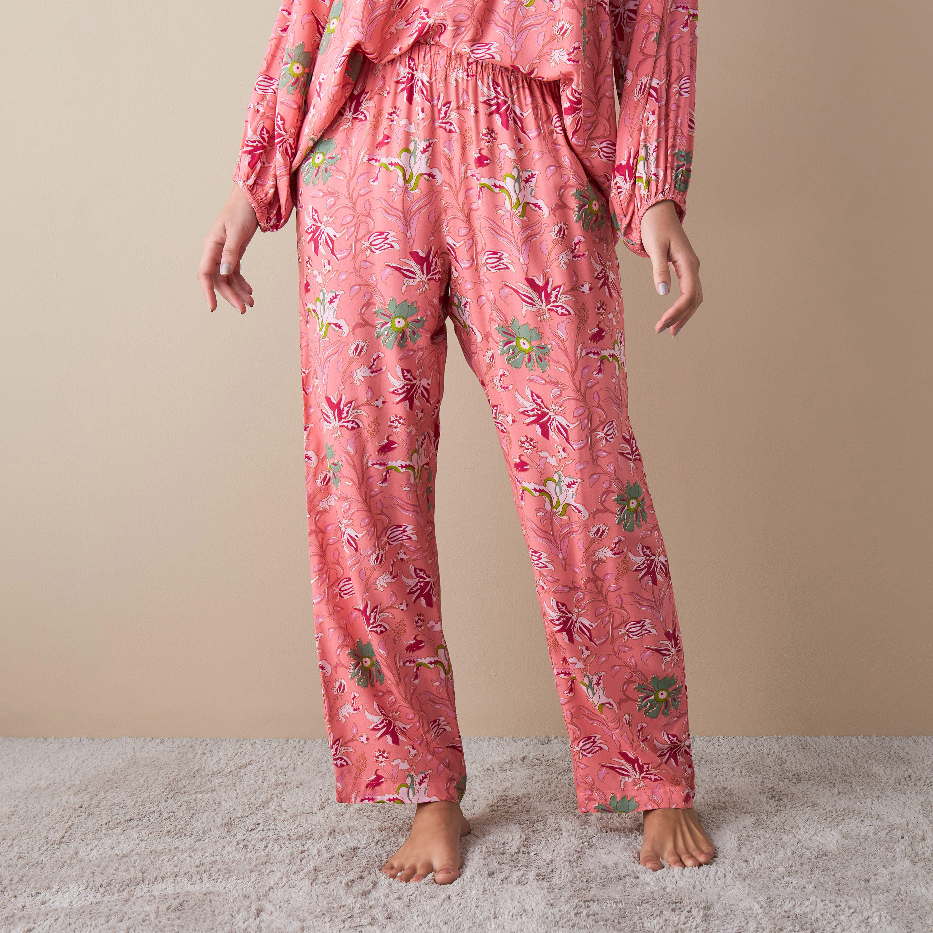 طقم بنطلون بيجاما وبلوزة بطبعات زهرية-women-clothing-nightwear-pyjamas-longsets-image-4
