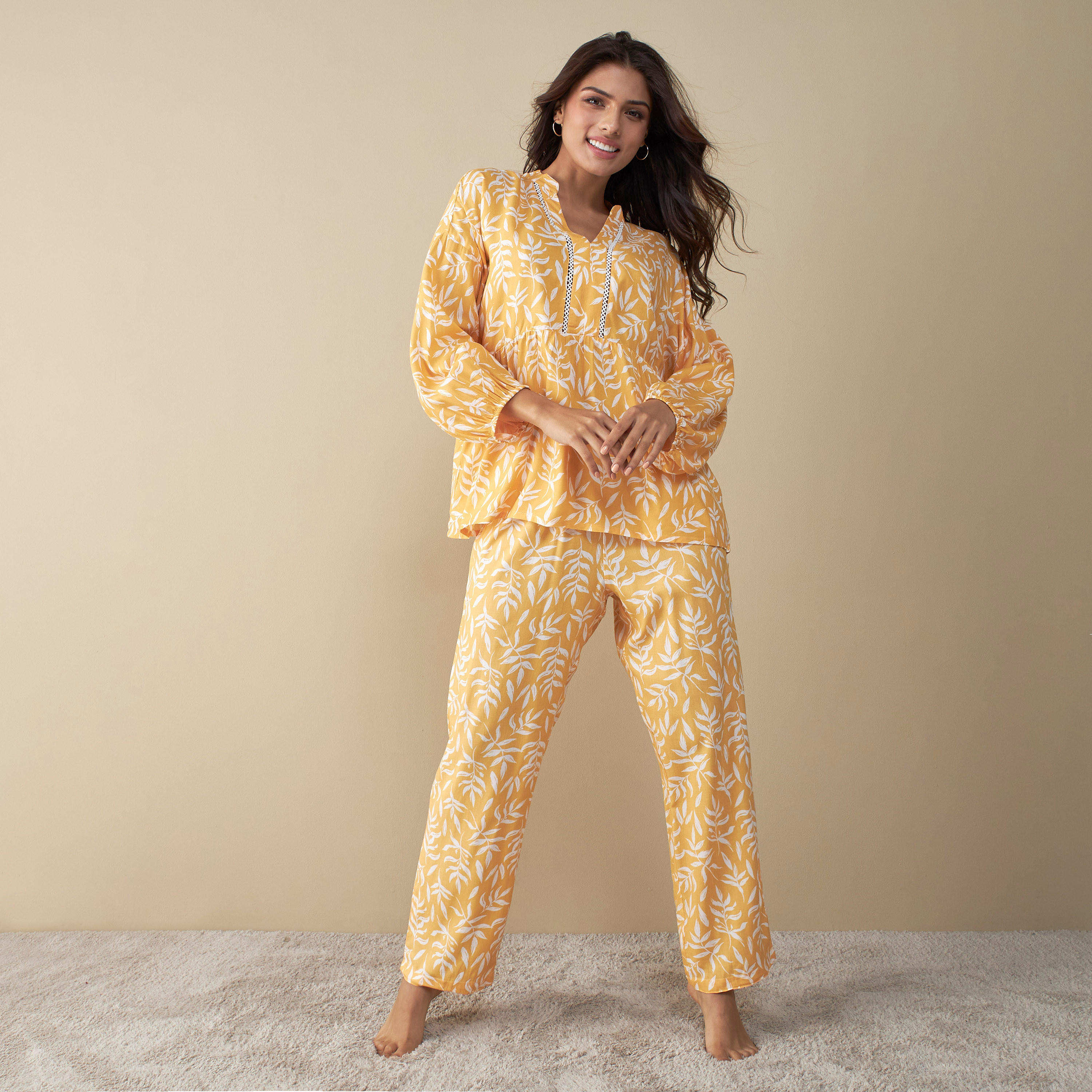 طقم بنطلون بيجاما وبلوزة بطبعات-women-clothing-nightwear-pyjamas-longsets-image-6
