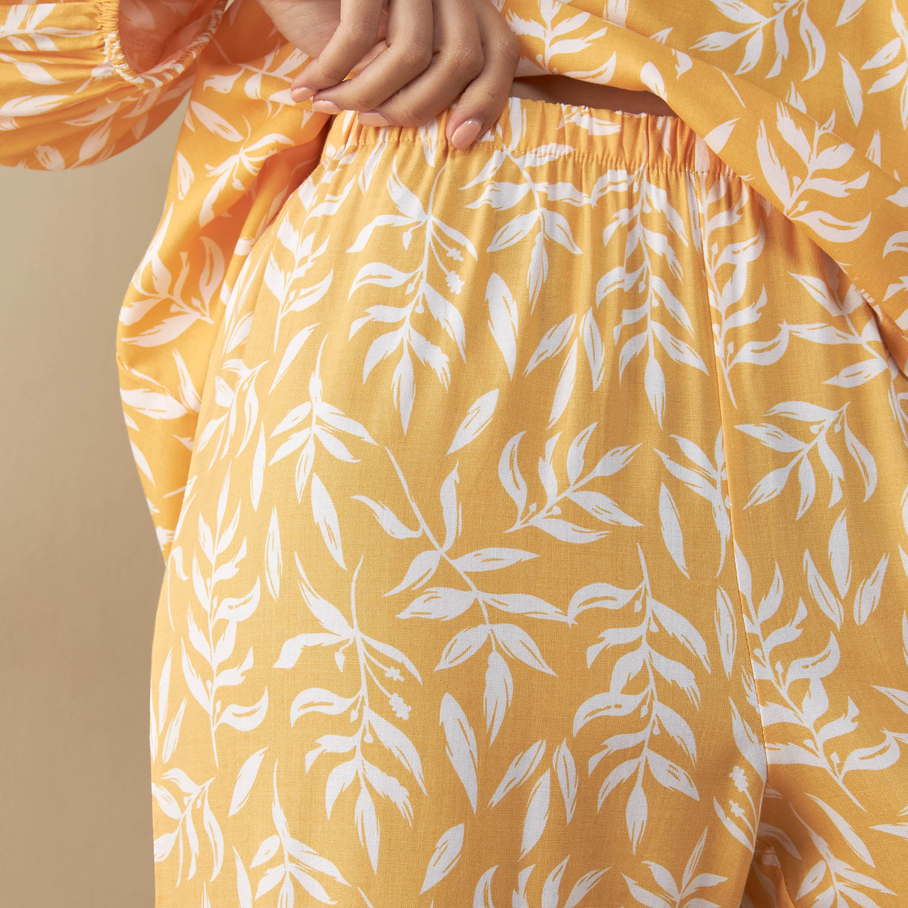 طقم بنطلون بيجاما وبلوزة بطبعات-women-clothing-nightwear-pyjamas-longsets-image-1