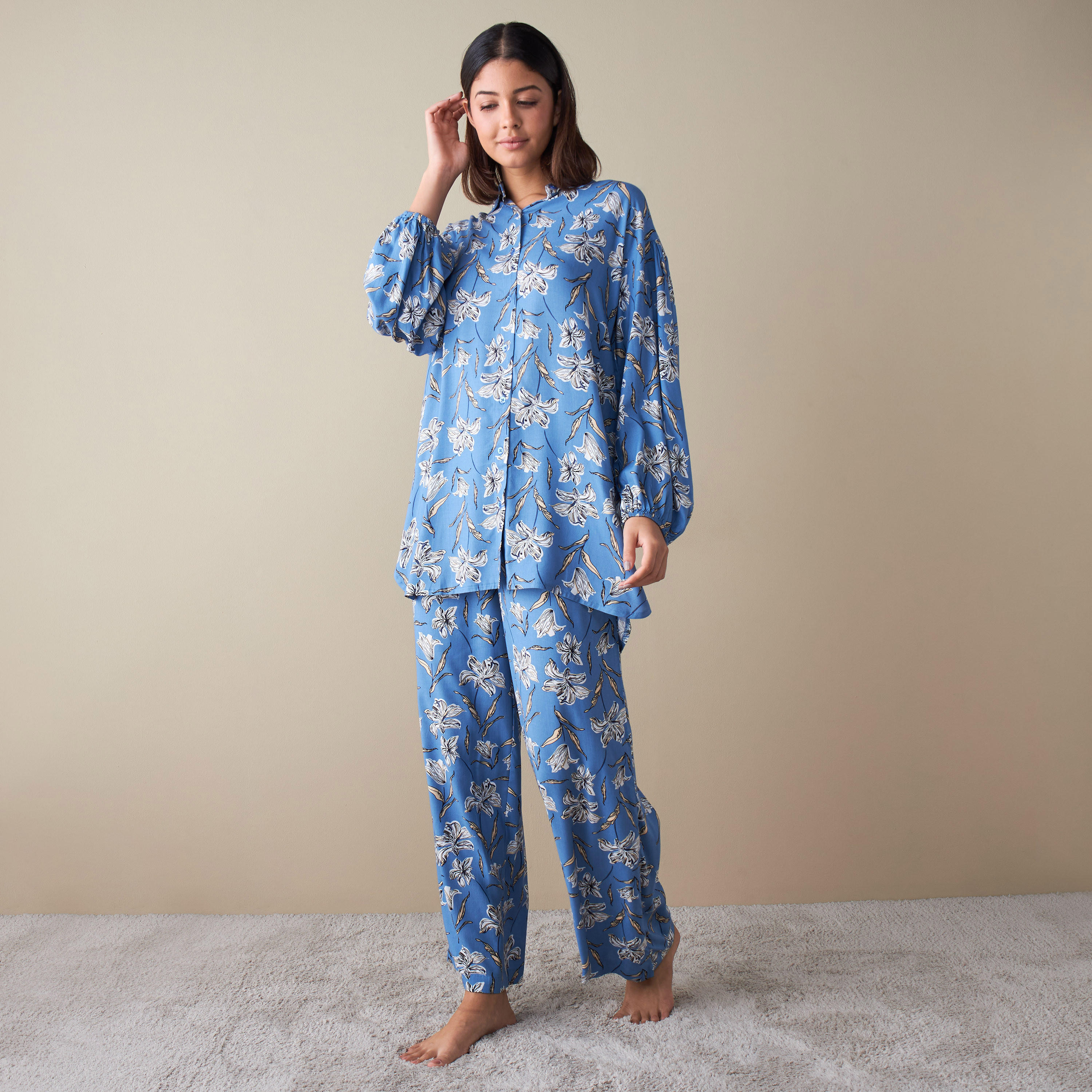طقم بنطلون بيجاما وقميص بطبعات-women-clothing-nightwear-pyjamas-longsets-image-1