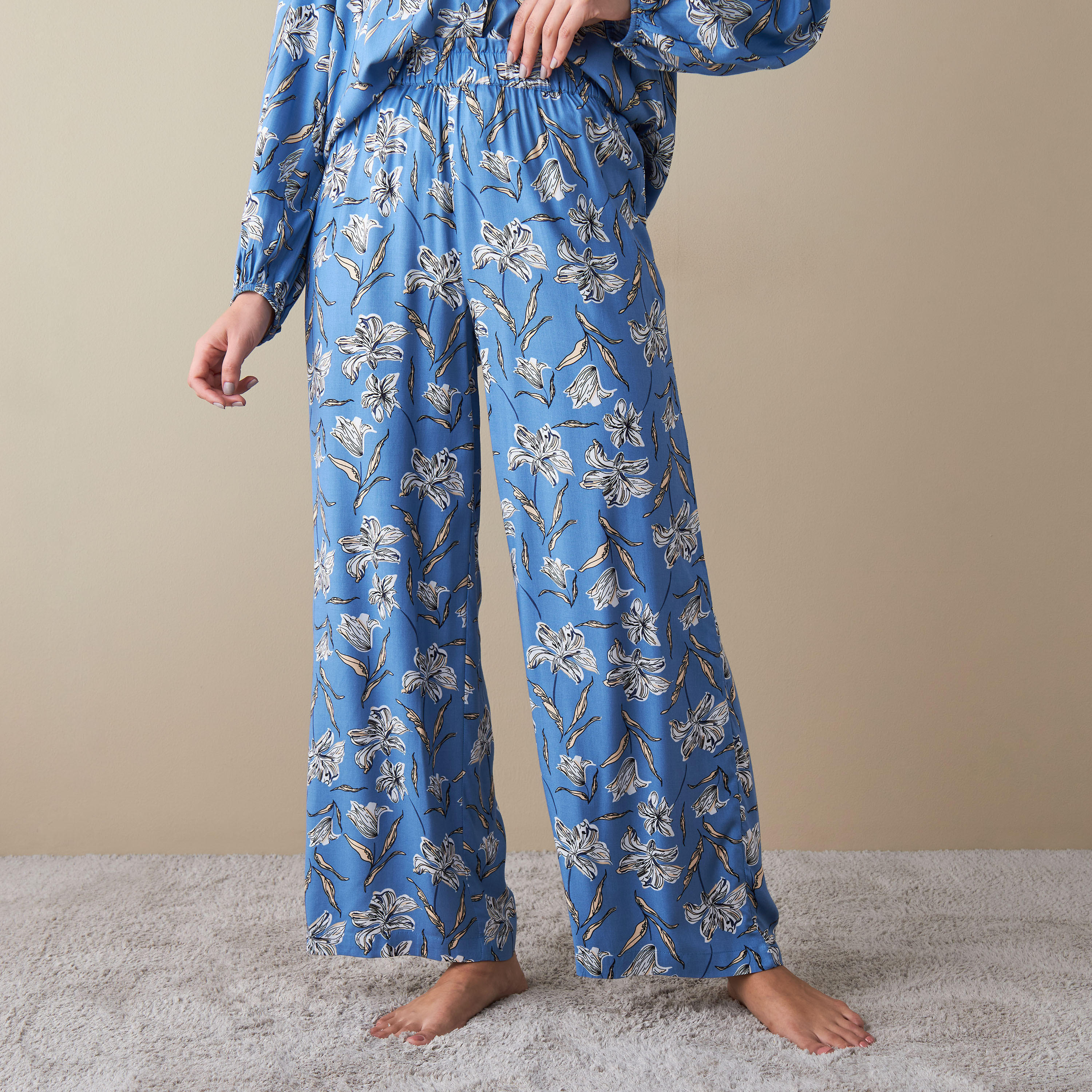 طقم بنطلون بيجاما وقميص بطبعات-women-clothing-nightwear-pyjamas-longsets-image-4