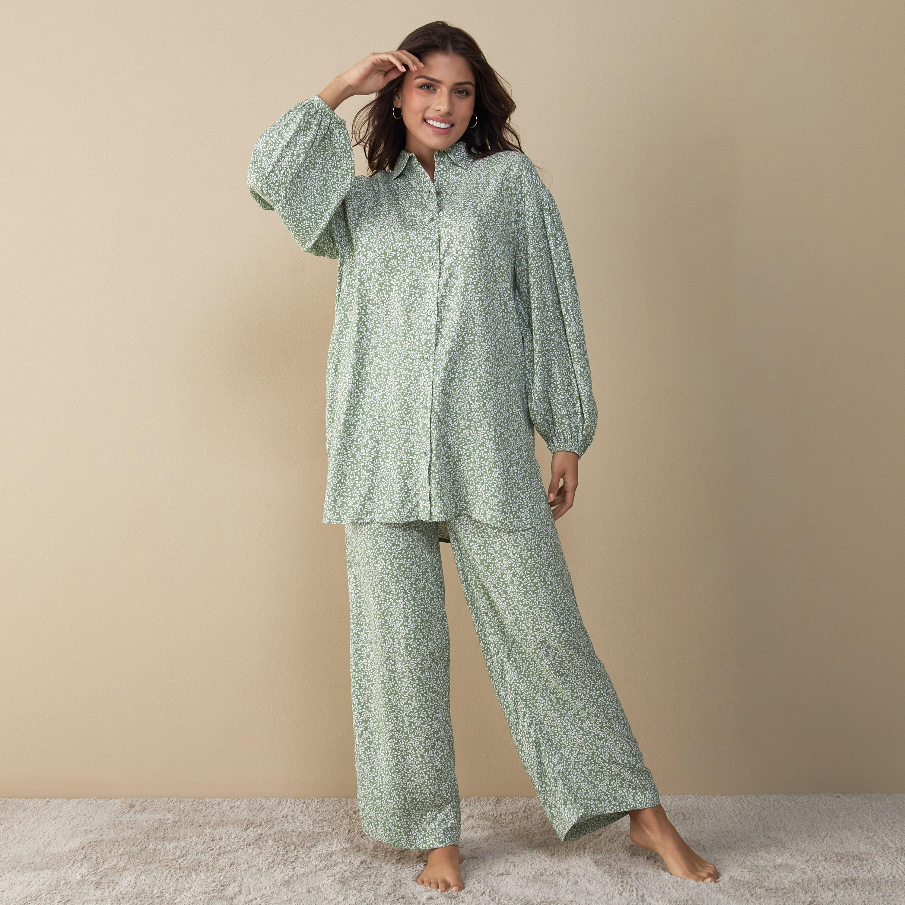 طقم بنطلون بيجاما وقميص بطبعات-women-clothing-nightwear-pyjamas-longsets-image-1