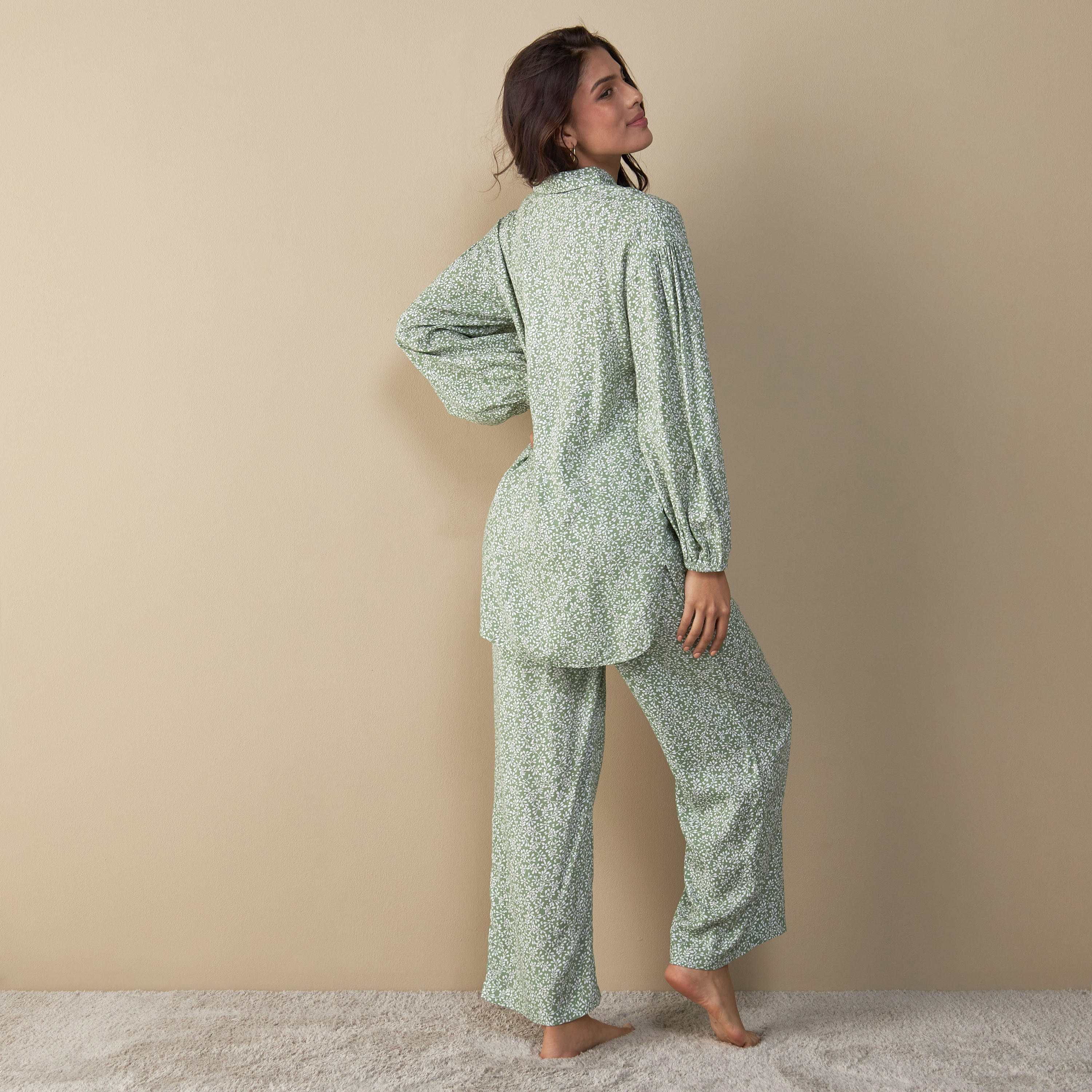 طقم بنطلون بيجاما وقميص بطبعات-women-clothing-nightwear-pyjamas-longsets-image-3