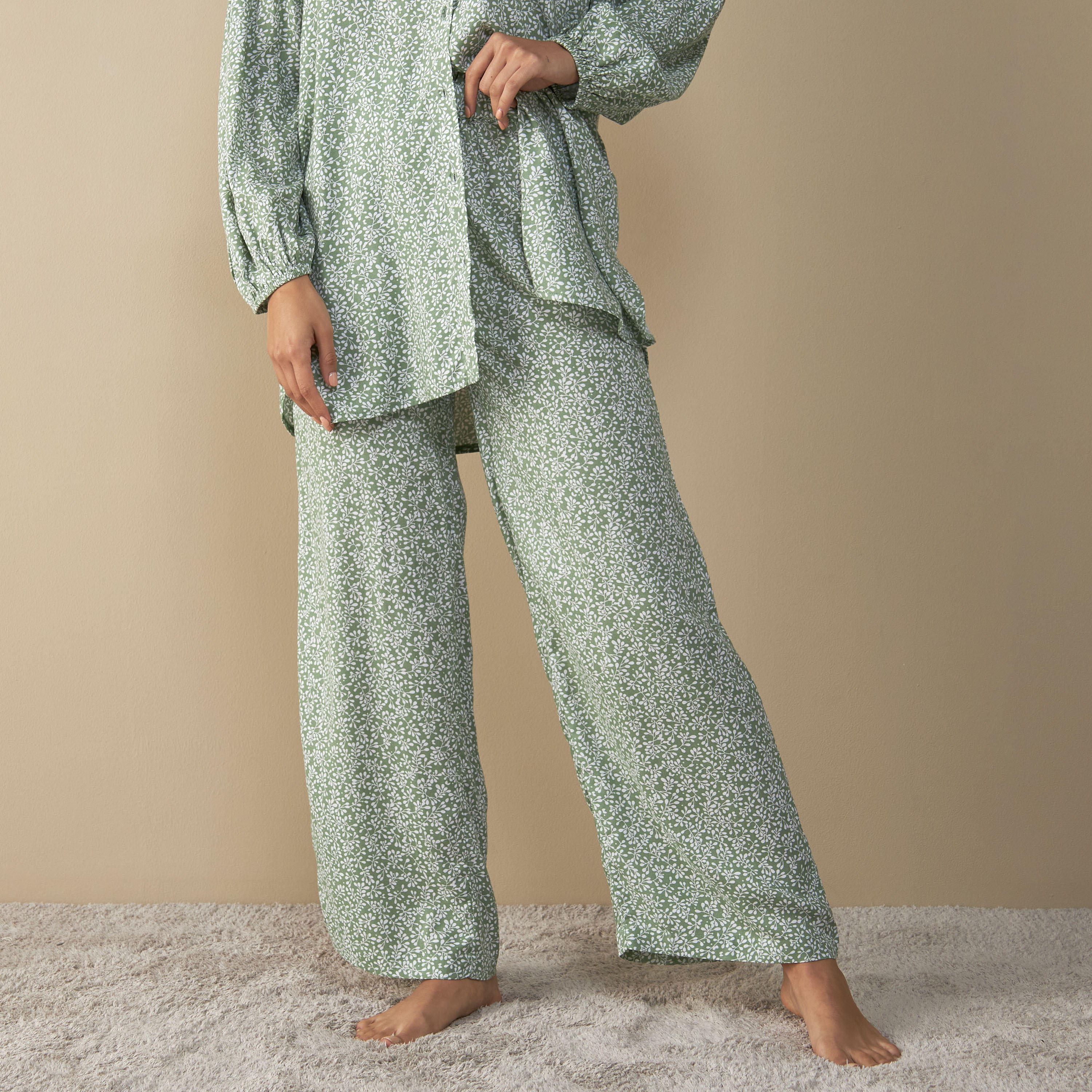 طقم بنطلون بيجاما وقميص بطبعات-women-clothing-nightwear-pyjamas-longsets-image-4