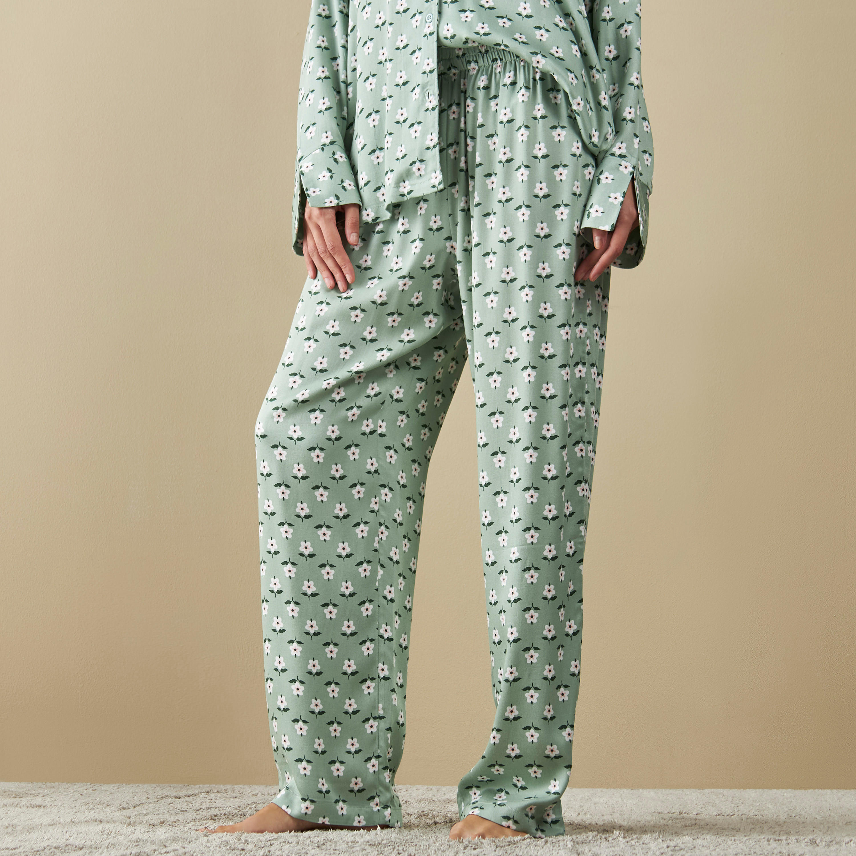 طقم بنطلون بيجاما وقميص بطبعات-women-clothing-nightwear-pyjamas-longsets-image-3