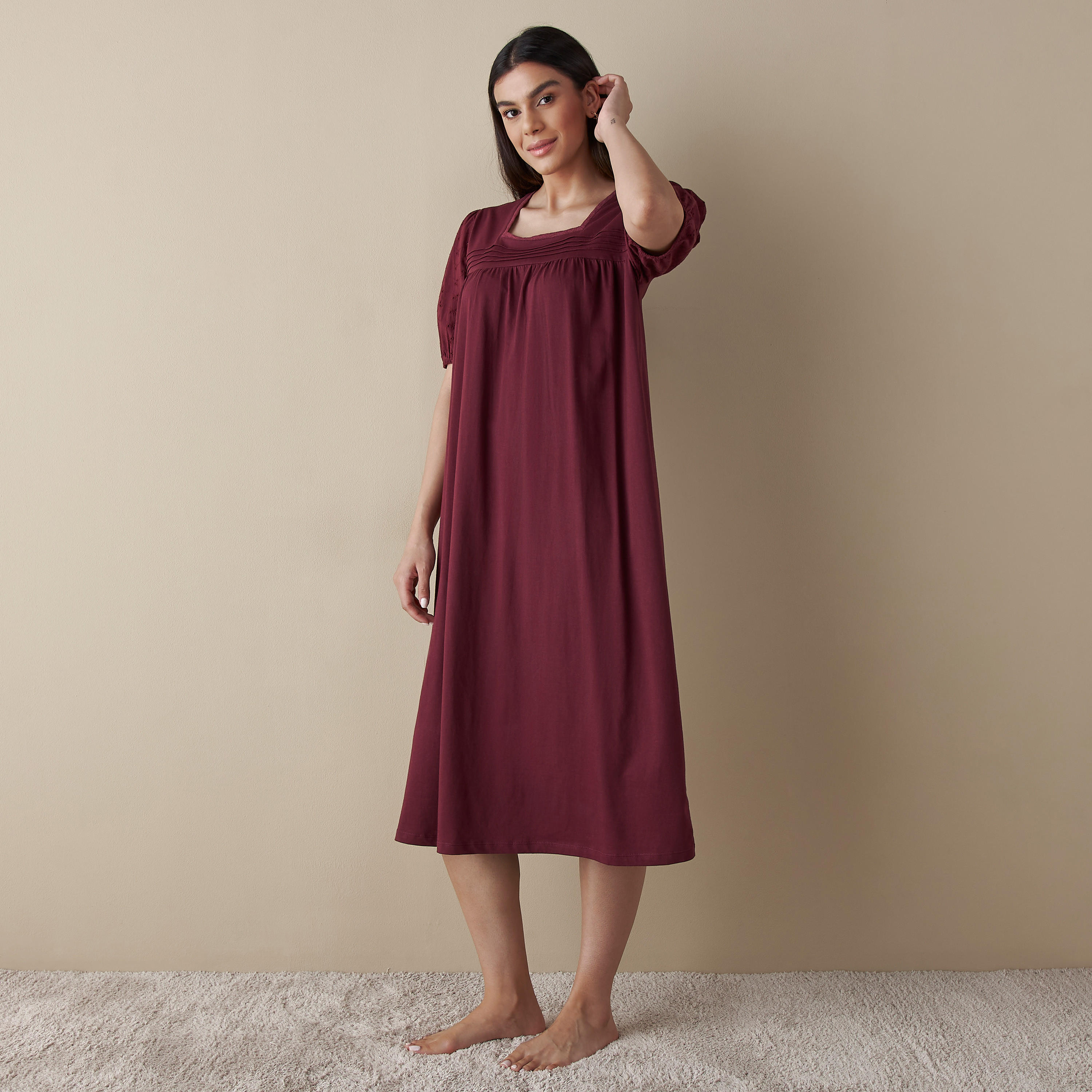 ثوب نوم بتفاصيل شيفلي وياقة مربعة وأكمام واسعة-women-clothing-nightwear-nighties-image-1