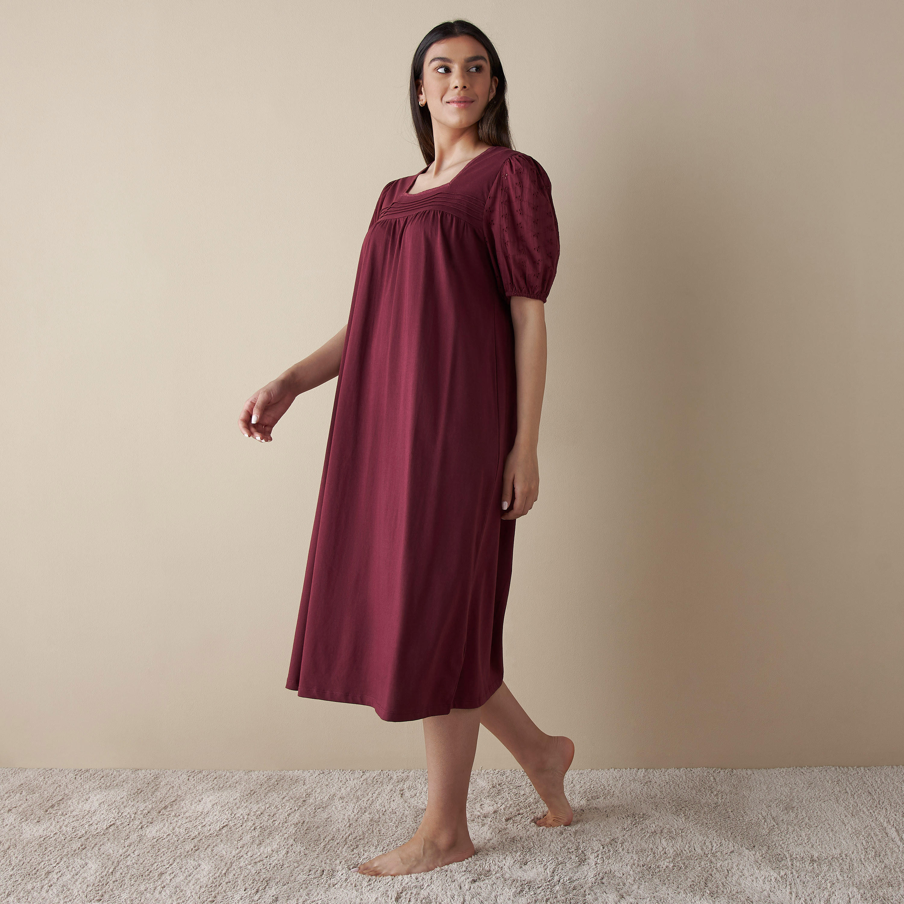 ثوب نوم بتفاصيل شيفلي وياقة مربعة وأكمام واسعة-women-clothing-nightwear-nighties-image-2