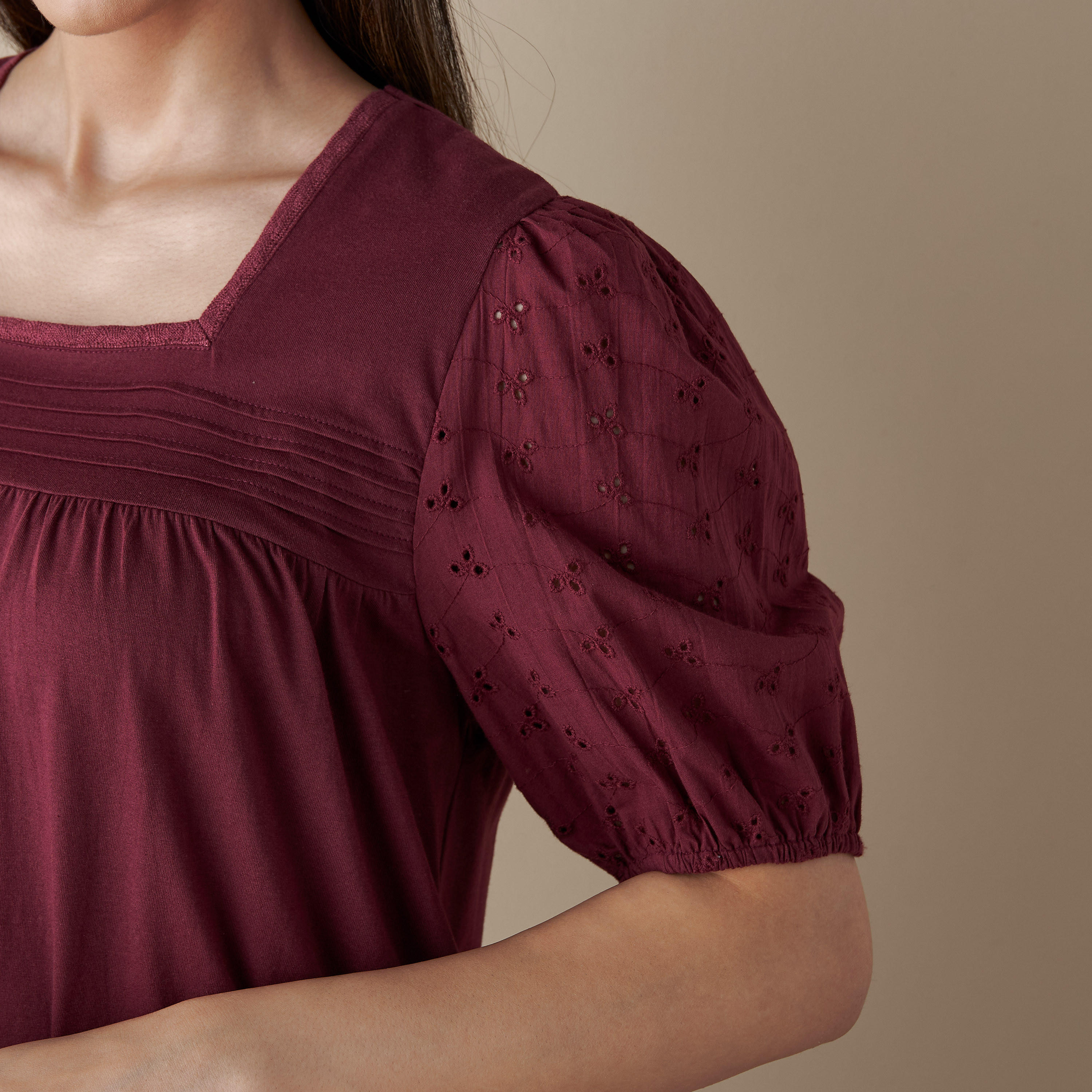 ثوب نوم بتفاصيل شيفلي وياقة مربعة وأكمام واسعة-women-clothing-nightwear-nighties-image-4