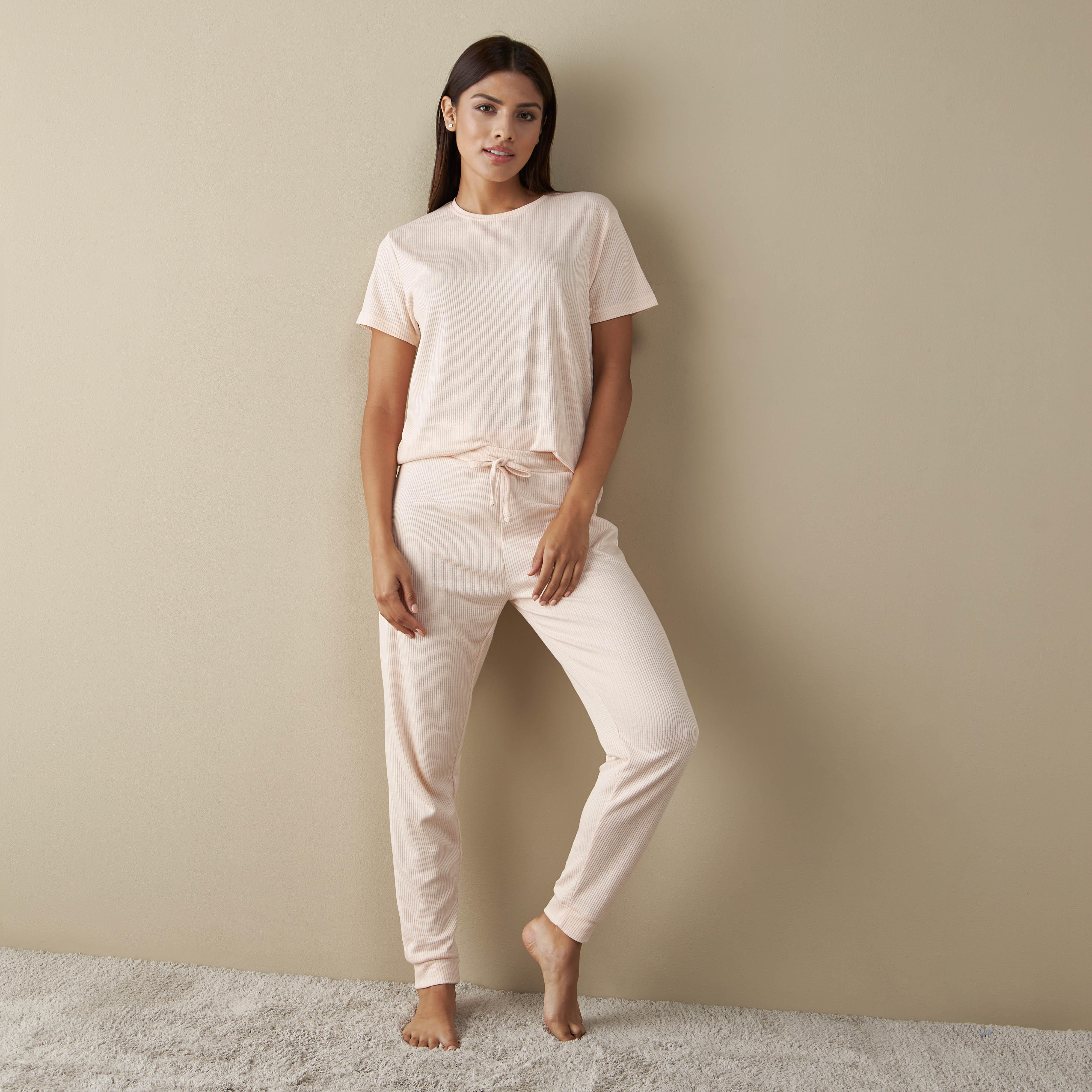 طقم بنطلون بيجاما وتيشيرت مضلّع-women-clothing-nightwear-pyjamas-longsets-image-5