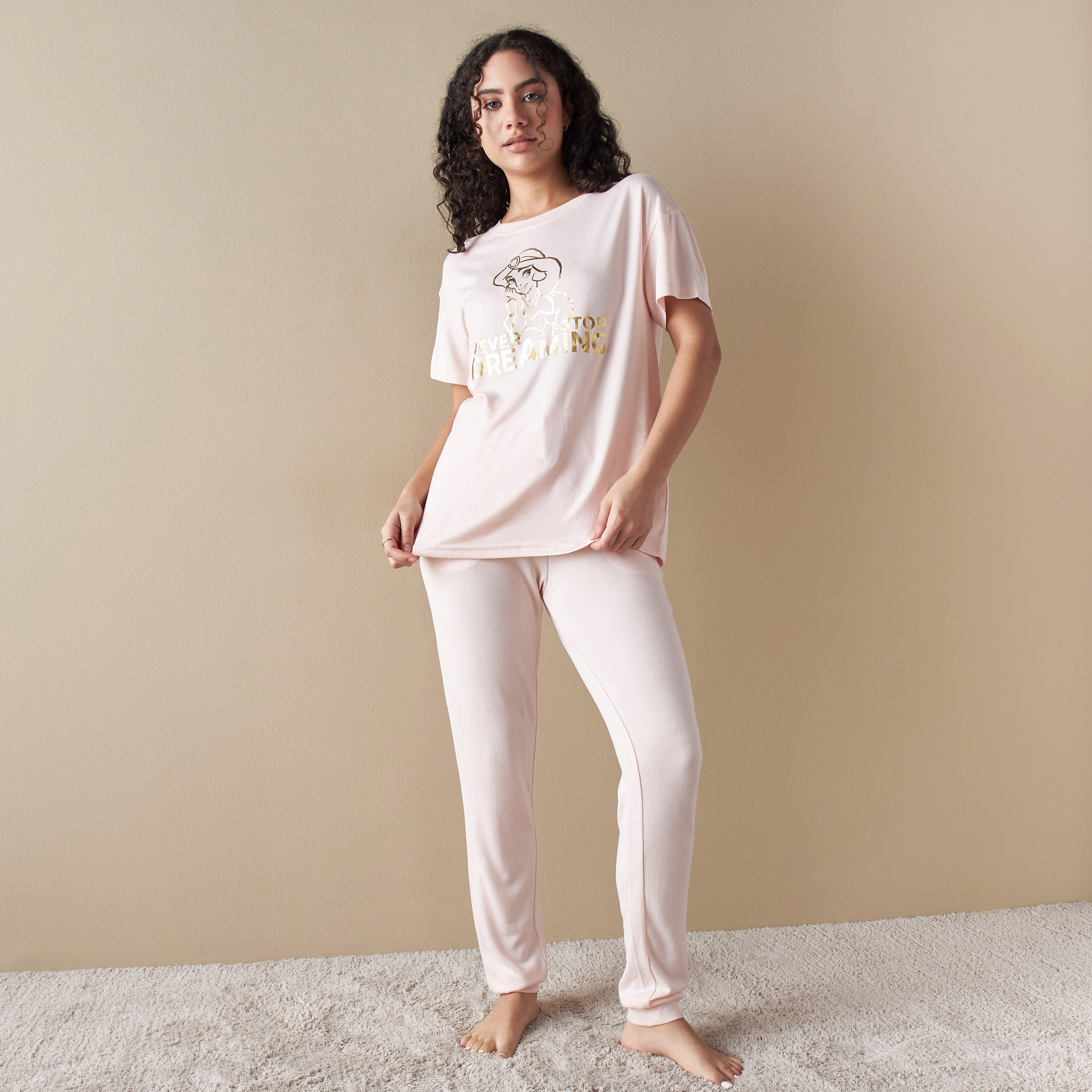 طقم بنطلون بيجاما وتيشيرت بطبعات-women-clothing-nightwear-pyjamas-longsets-image-5