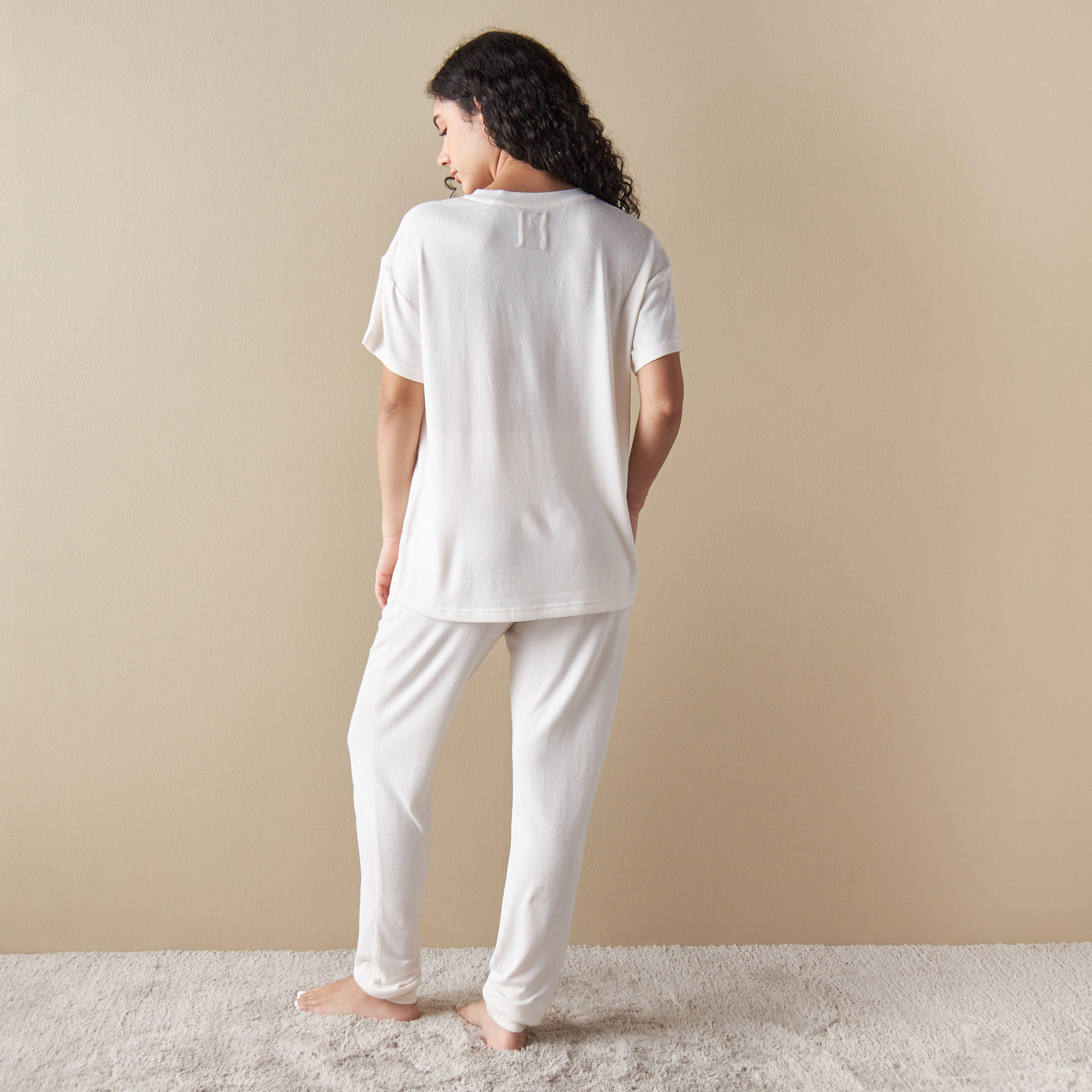 طقم بنطلون بيجاما وتيشيرت بطبعات ميكي ماوس-women-clothing-nightwear-pyjamas-longsets-image-2