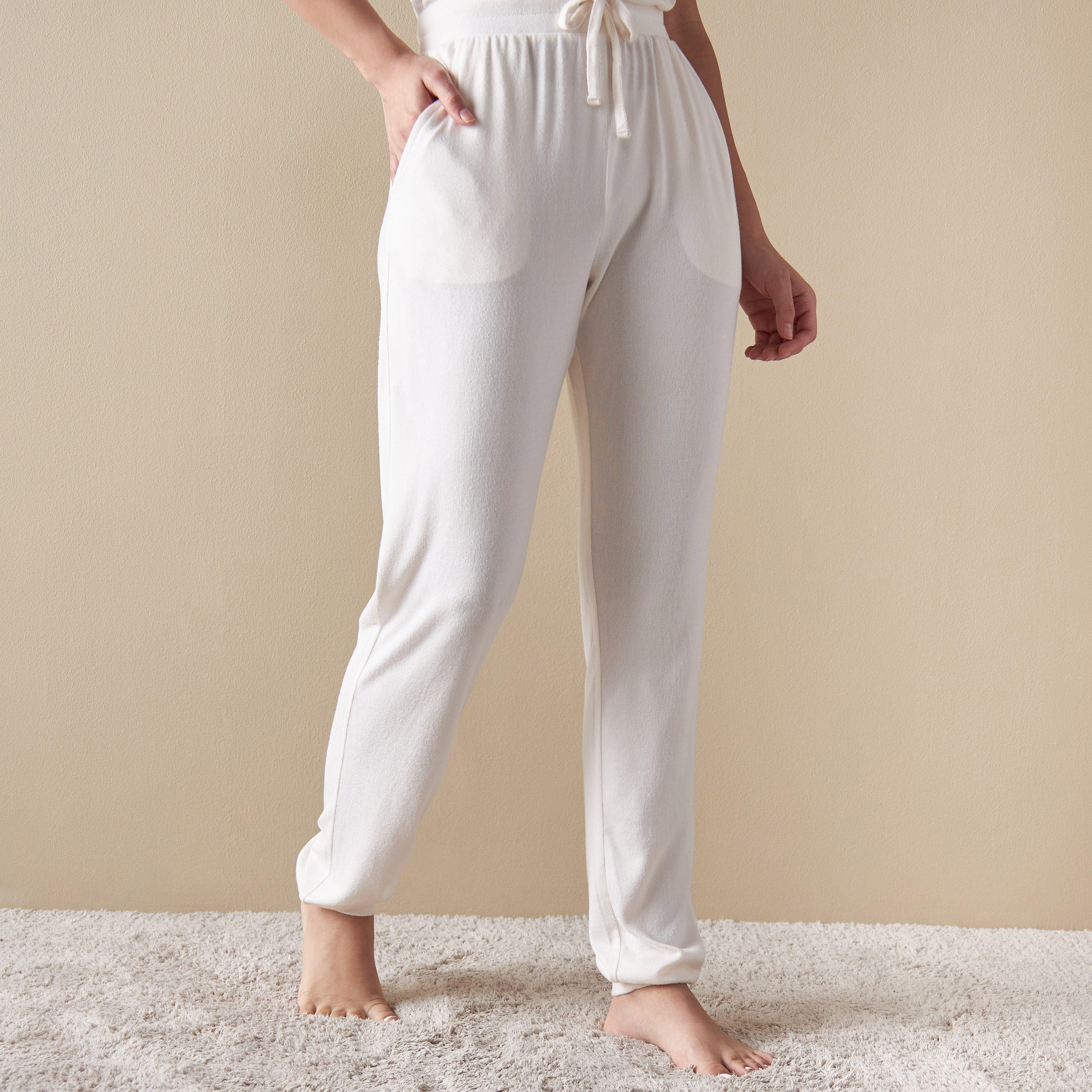 طقم بنطلون بيجاما وتيشيرت بطبعات ميكي ماوس-women-clothing-nightwear-pyjamas-longsets-image-4