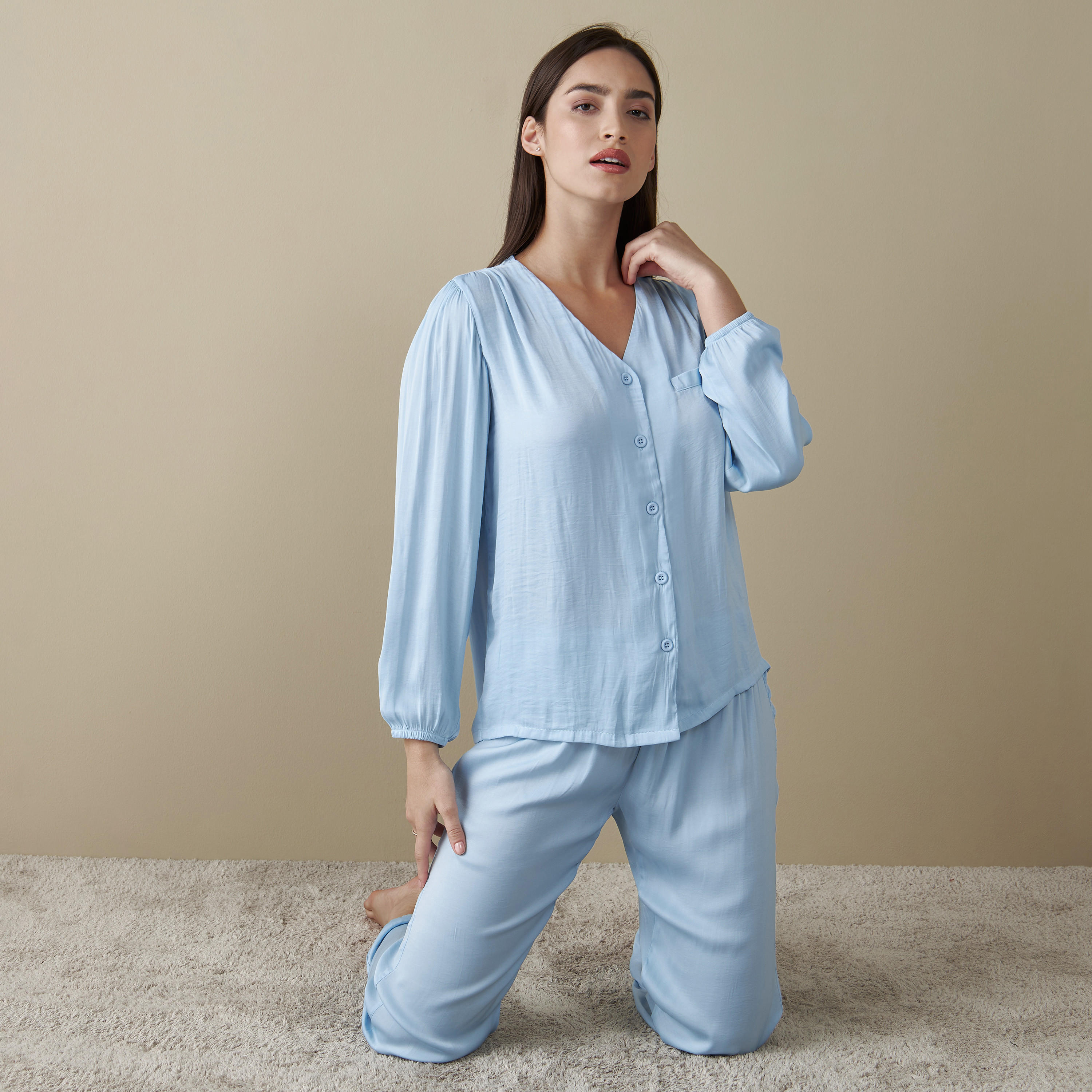 طقم بنطلون بيجاما وبلوزة سادة بياقة V-women-clothing-nightwear-pyjamas-longsets-image-5