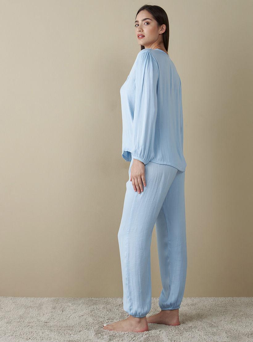 طقم بنطلون بيجاما وبلوزة سادة بياقة V-women-clothing-nightwear-pyjamas-longsets-image-3