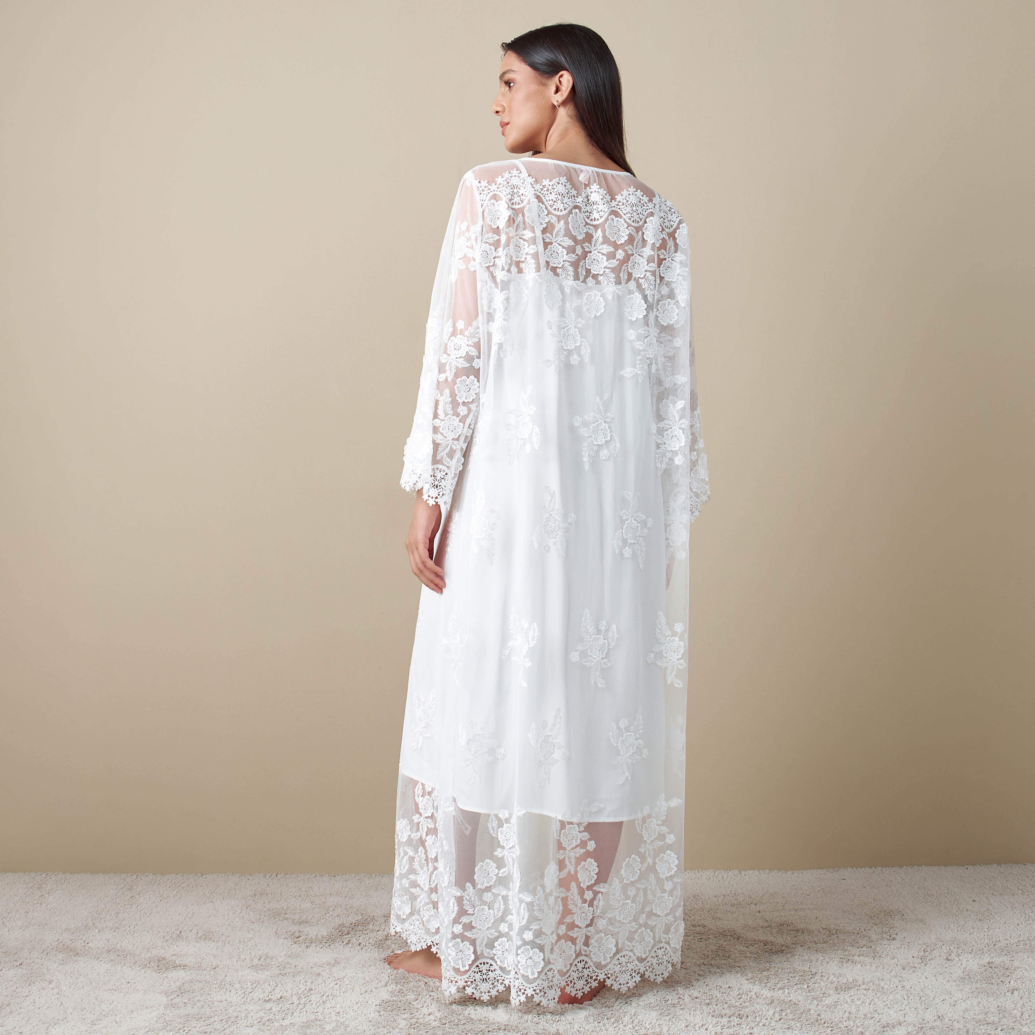 روب بأكمام طويلة وتفاصيل دانتيل وأربطة-women-clothing-nightwear-robes-image-2