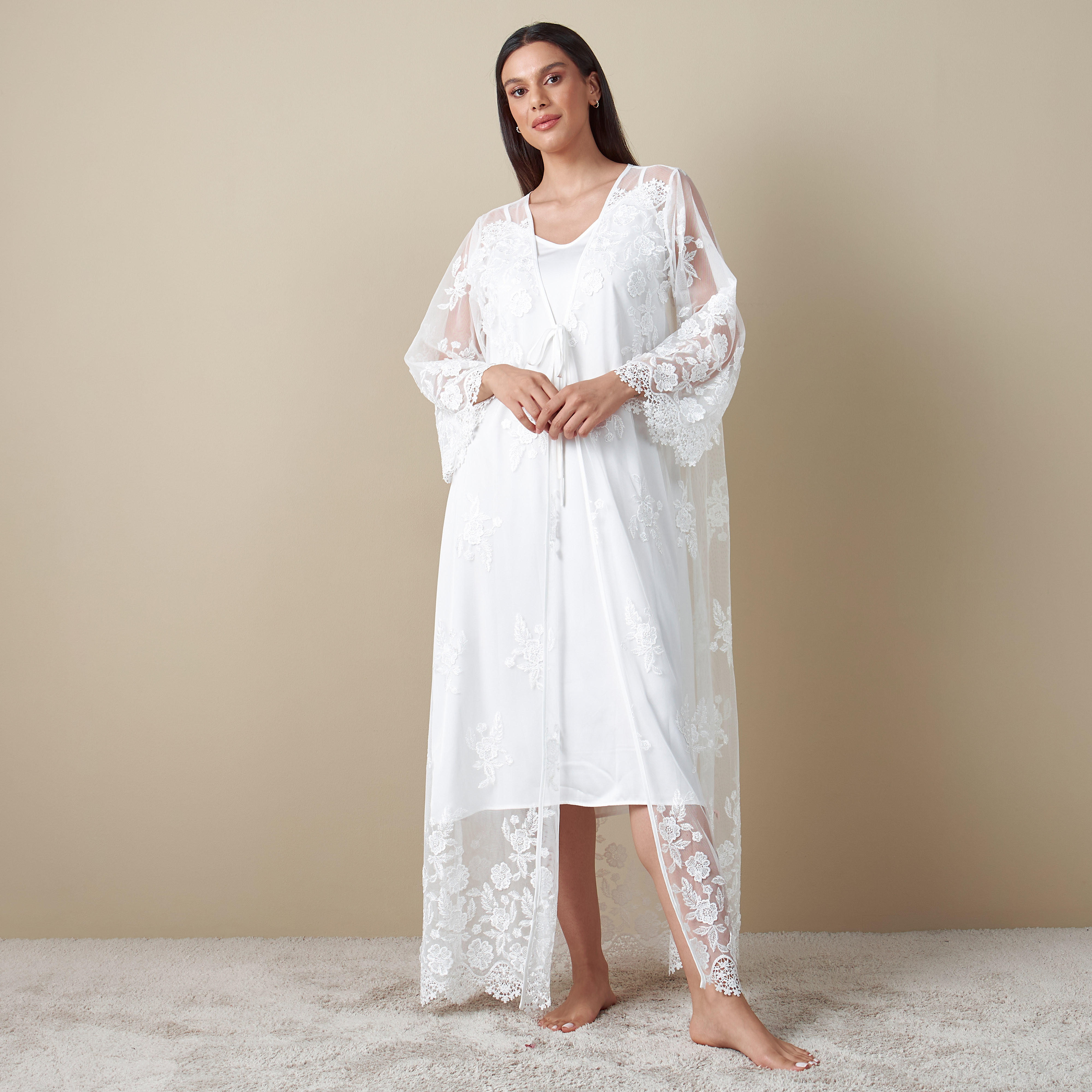 روب بأكمام طويلة وتفاصيل دانتيل وأربطة-women-clothing-nightwear-robes-image-3