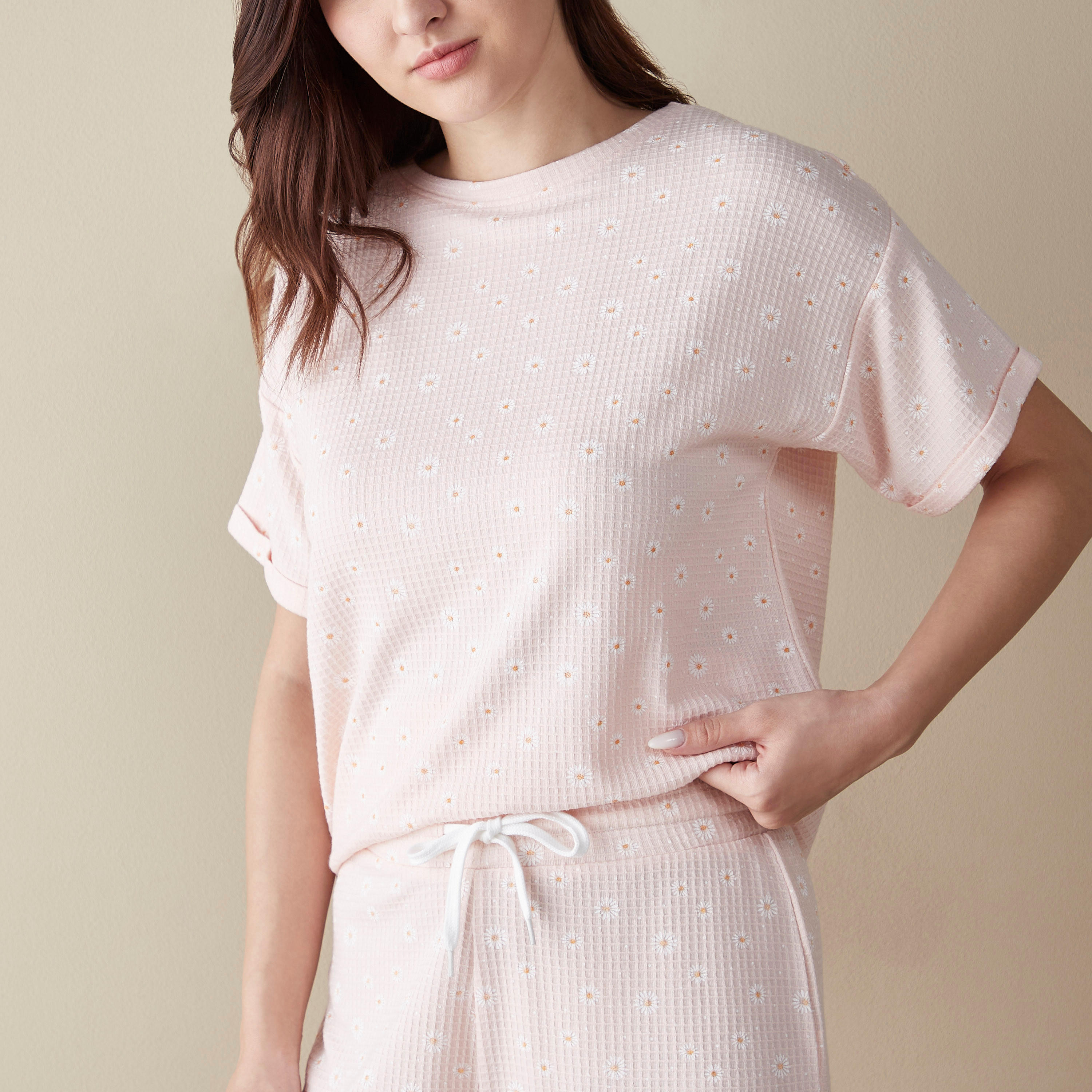 طقم بنطلون بيجاما وتيشيرت بطبعات زهرية-women-clothing-nightwear-pyjamas-longsets-image-1