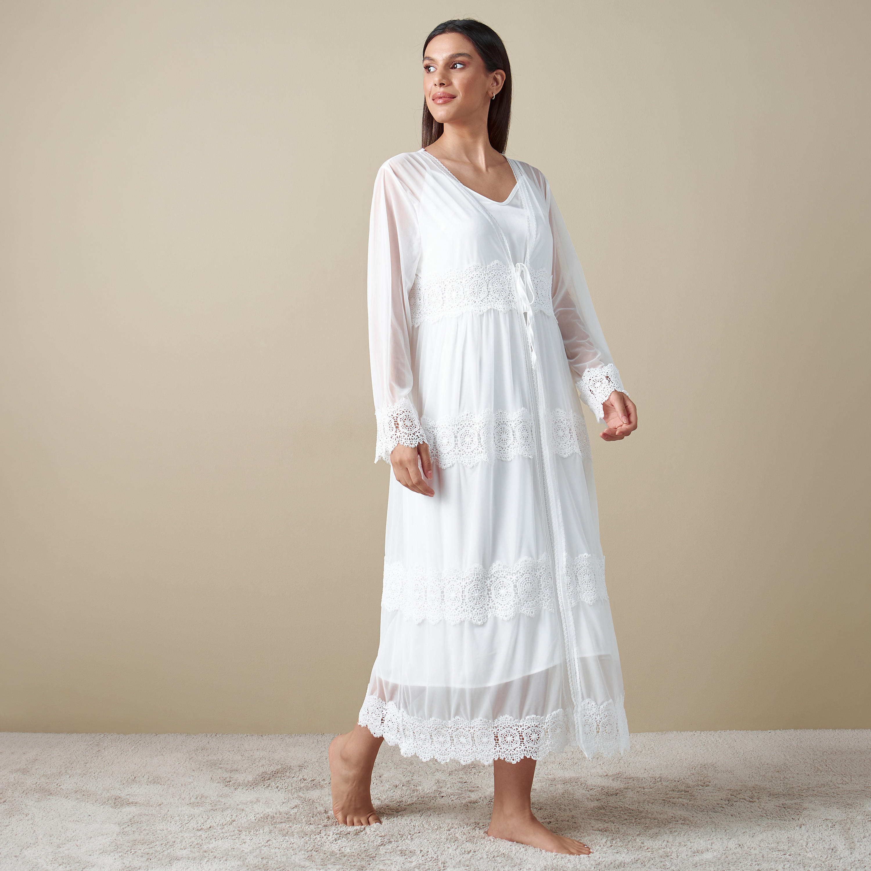 روب بأكمام طويلة وتفاصيل دانتيل وأربطة-women-clothing-nightwear-robes-image-1