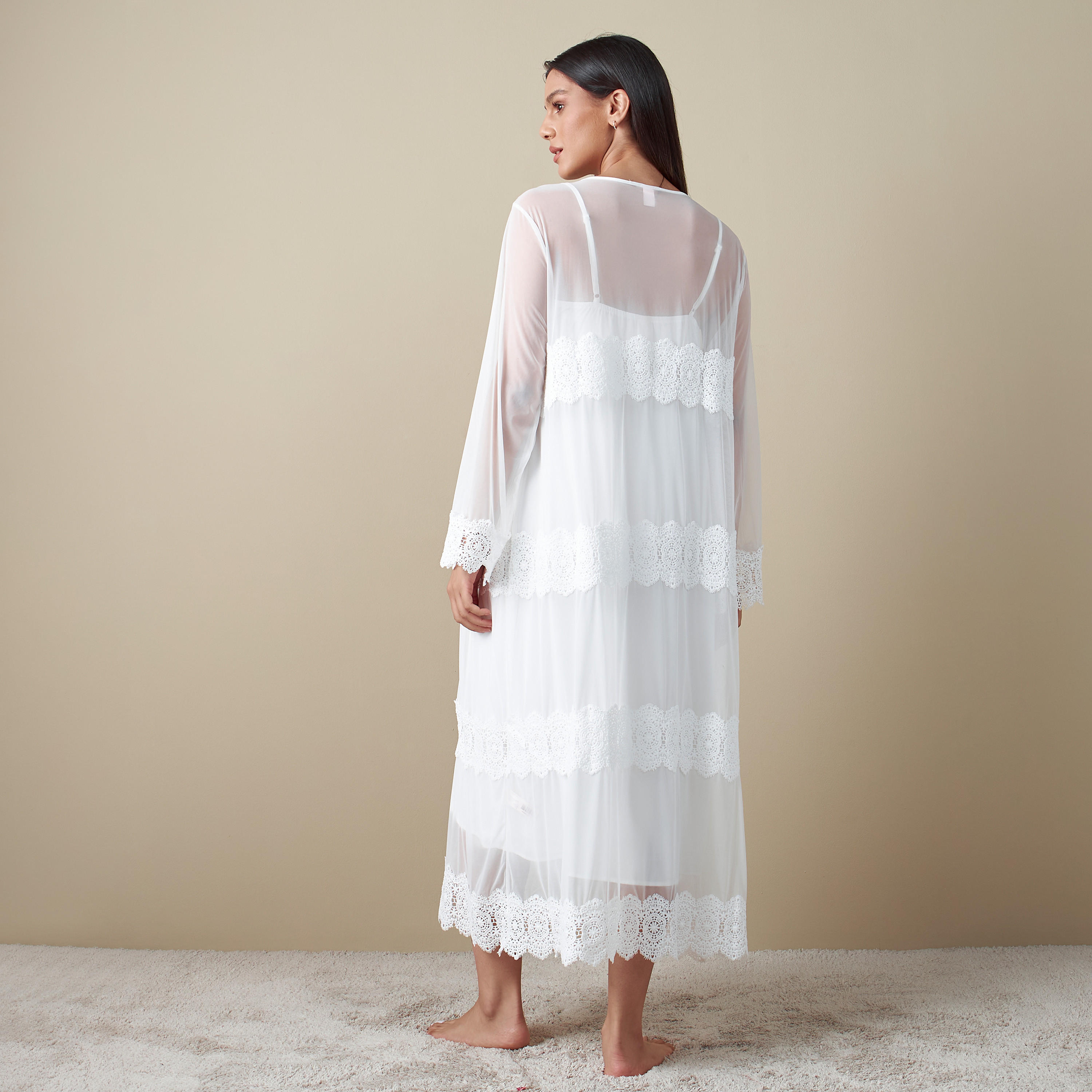 روب بأكمام طويلة وتفاصيل دانتيل وأربطة-women-clothing-nightwear-robes-image-2