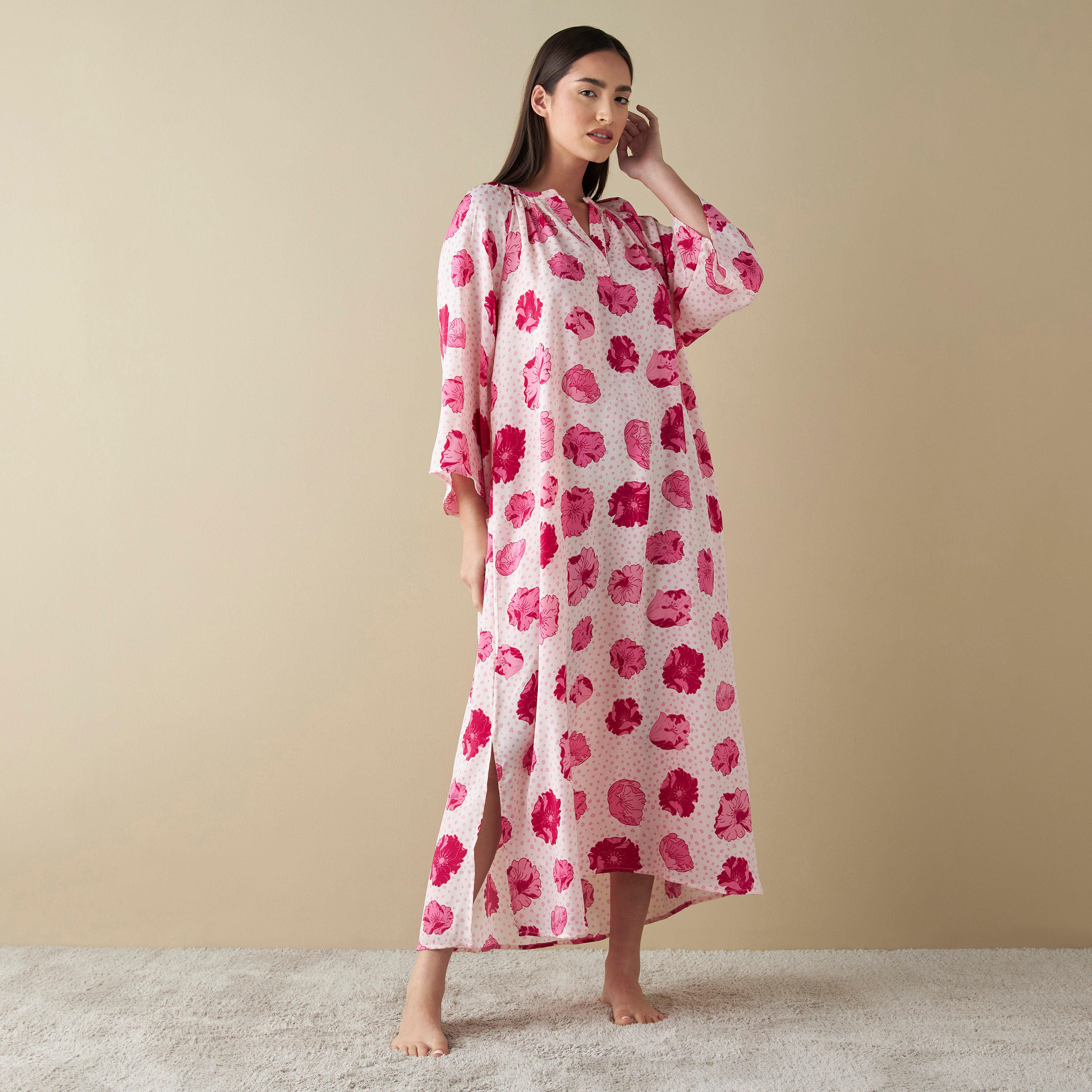 قميص نوم مزين بطبعات زهور وأكمام طويلة وفتحات-women-clothing-nightwear-nighties-image-1
