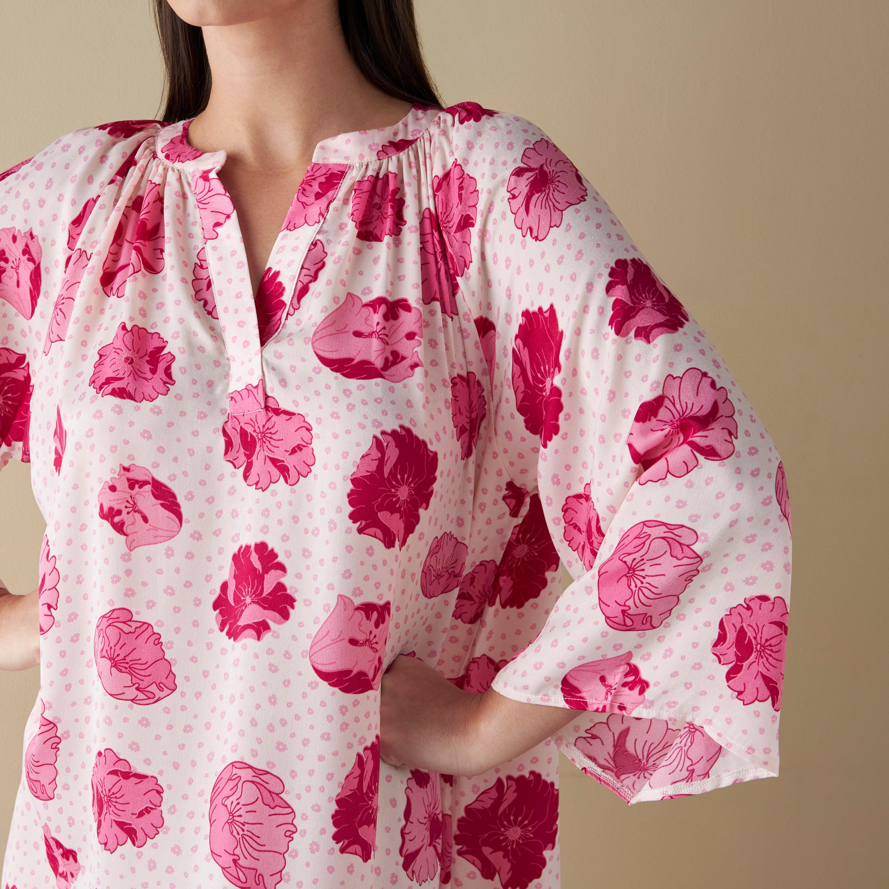 قميص نوم مزين بطبعات زهور وأكمام طويلة وفتحات-women-clothing-nightwear-nighties-image-4