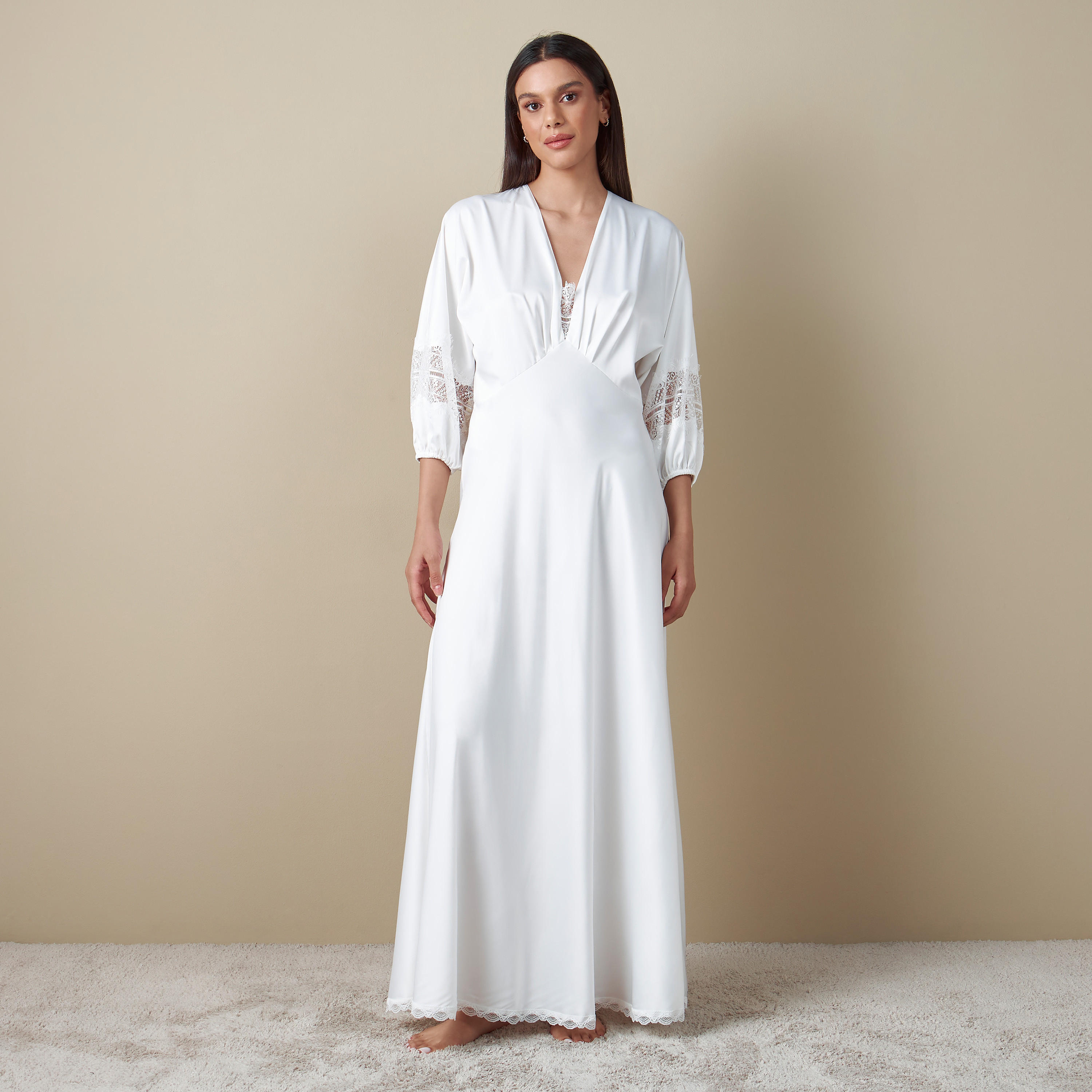قميص نوم بطبعات أزهار بياقة v وأكمام طويلة وأربطة-women-clothing-nightwear-nighties-image-1