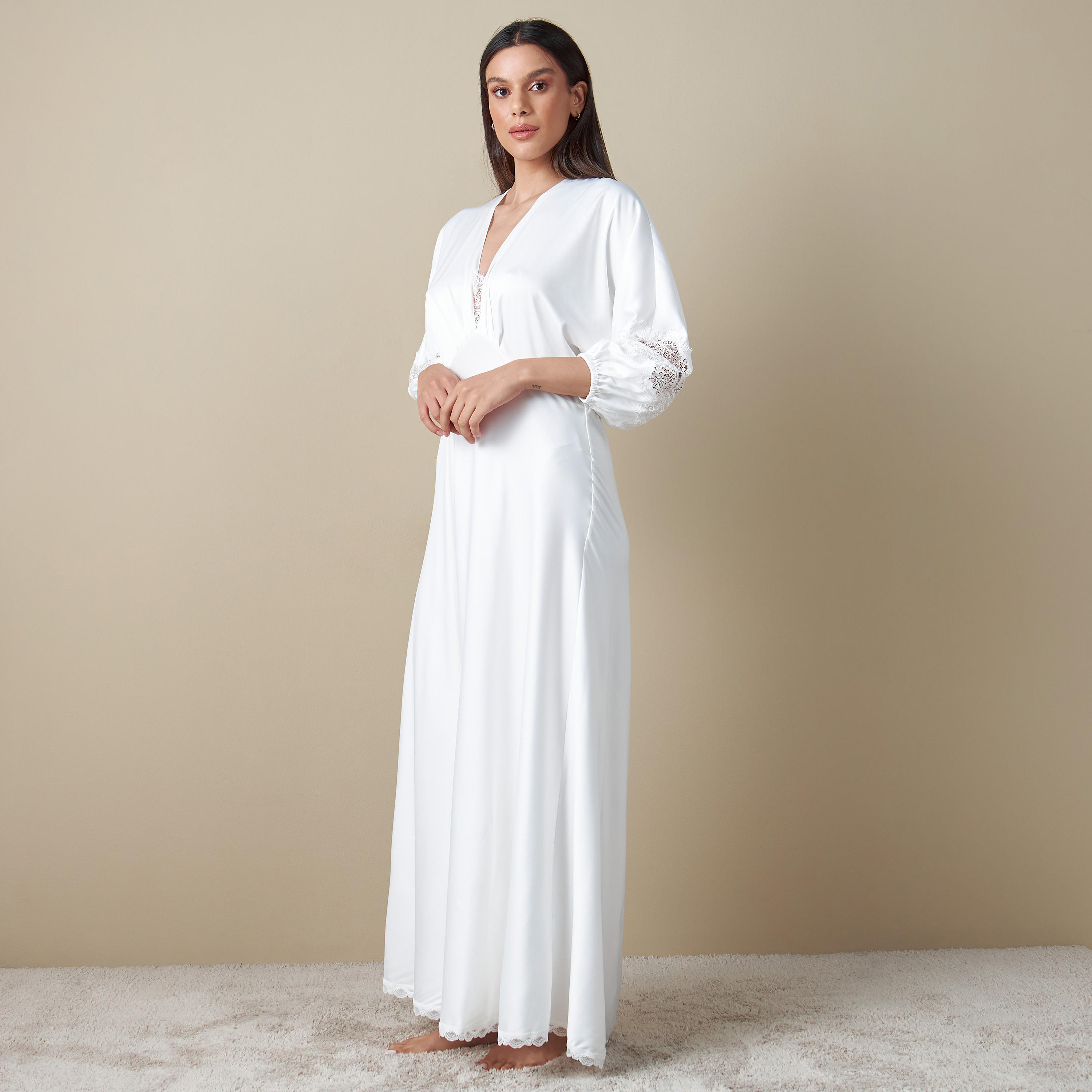 قميص نوم بطبعات أزهار بياقة v وأكمام طويلة وأربطة-women-clothing-nightwear-nighties-image-3