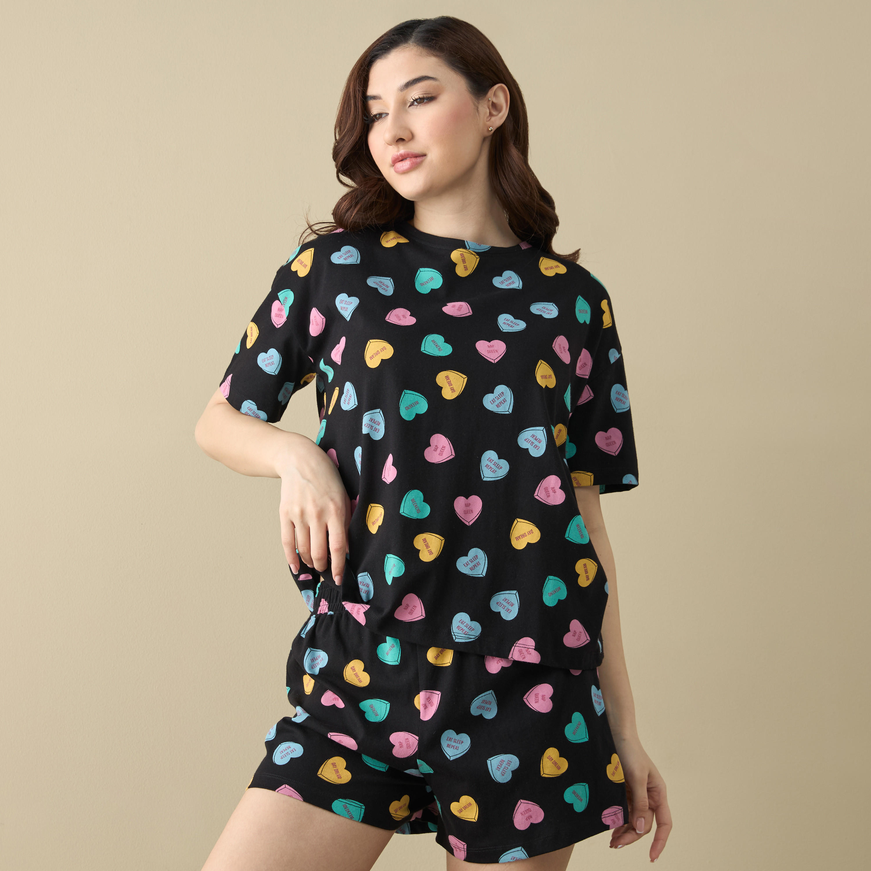 طقم شورت وتيشيرت بطبعات-women-clothing-nightwear-pyjamas-shortsets-image-17