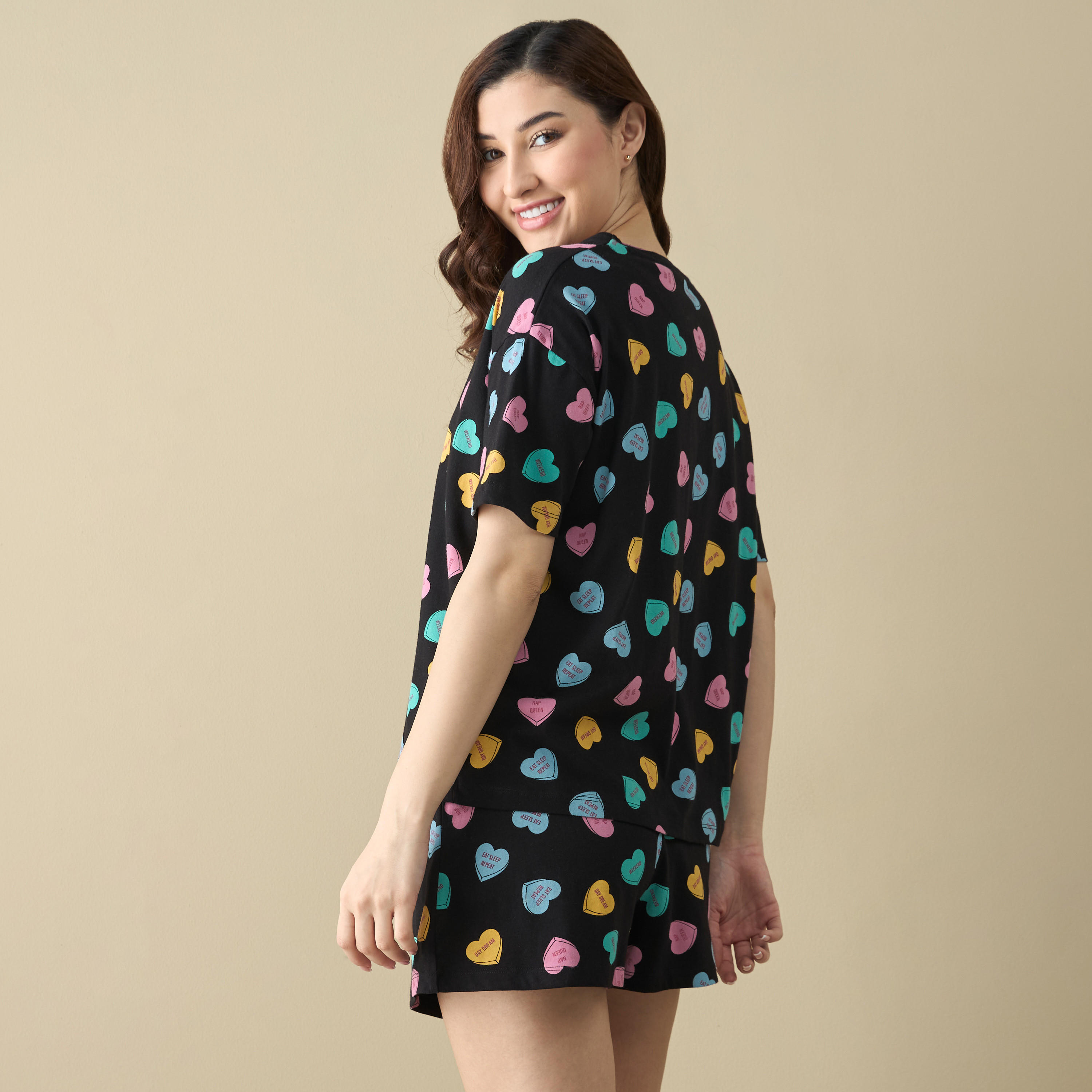 طقم شورت وتيشيرت بطبعات-women-clothing-nightwear-pyjamas-shortsets-image-19