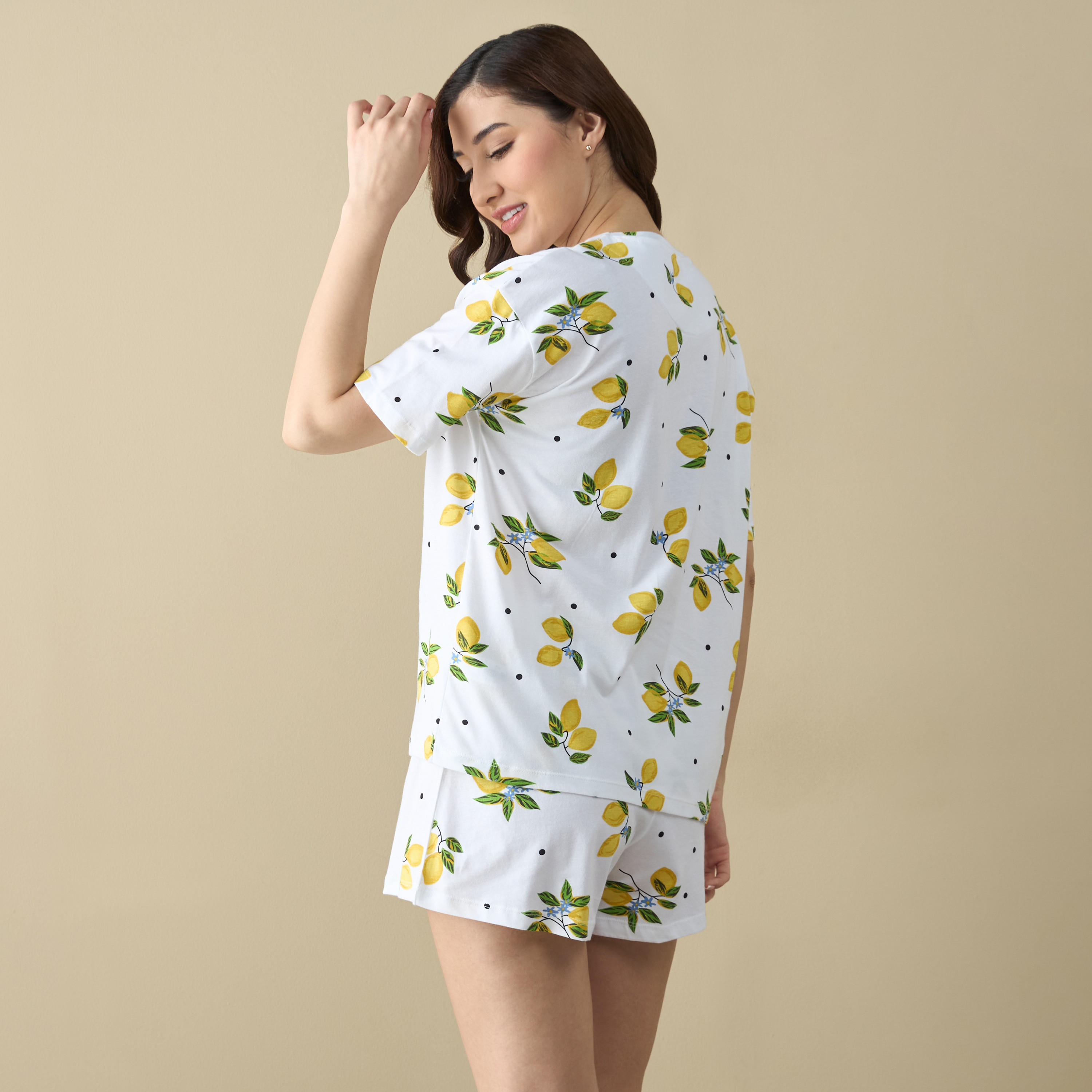 طقم شورت وتيشيرت بطبعات-women-clothing-nightwear-pyjamas-shortsets-image-14