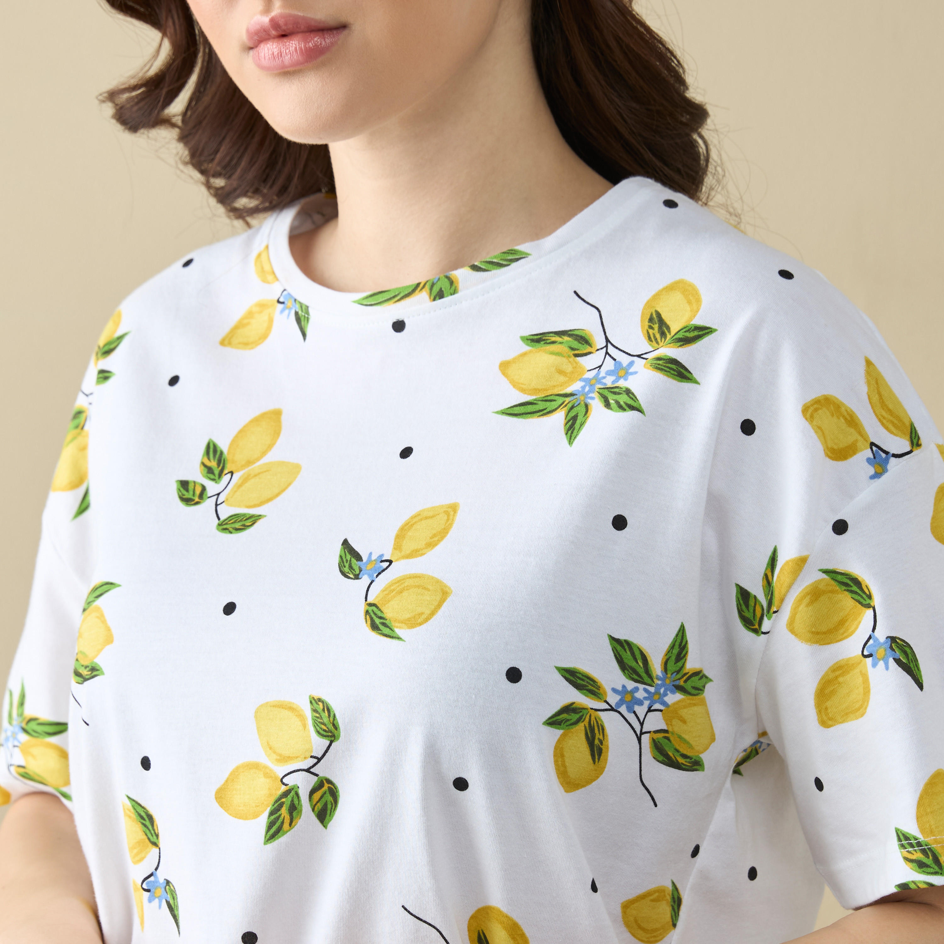 طقم شورت وتيشيرت بطبعات-women-clothing-nightwear-pyjamas-shortsets-image-15