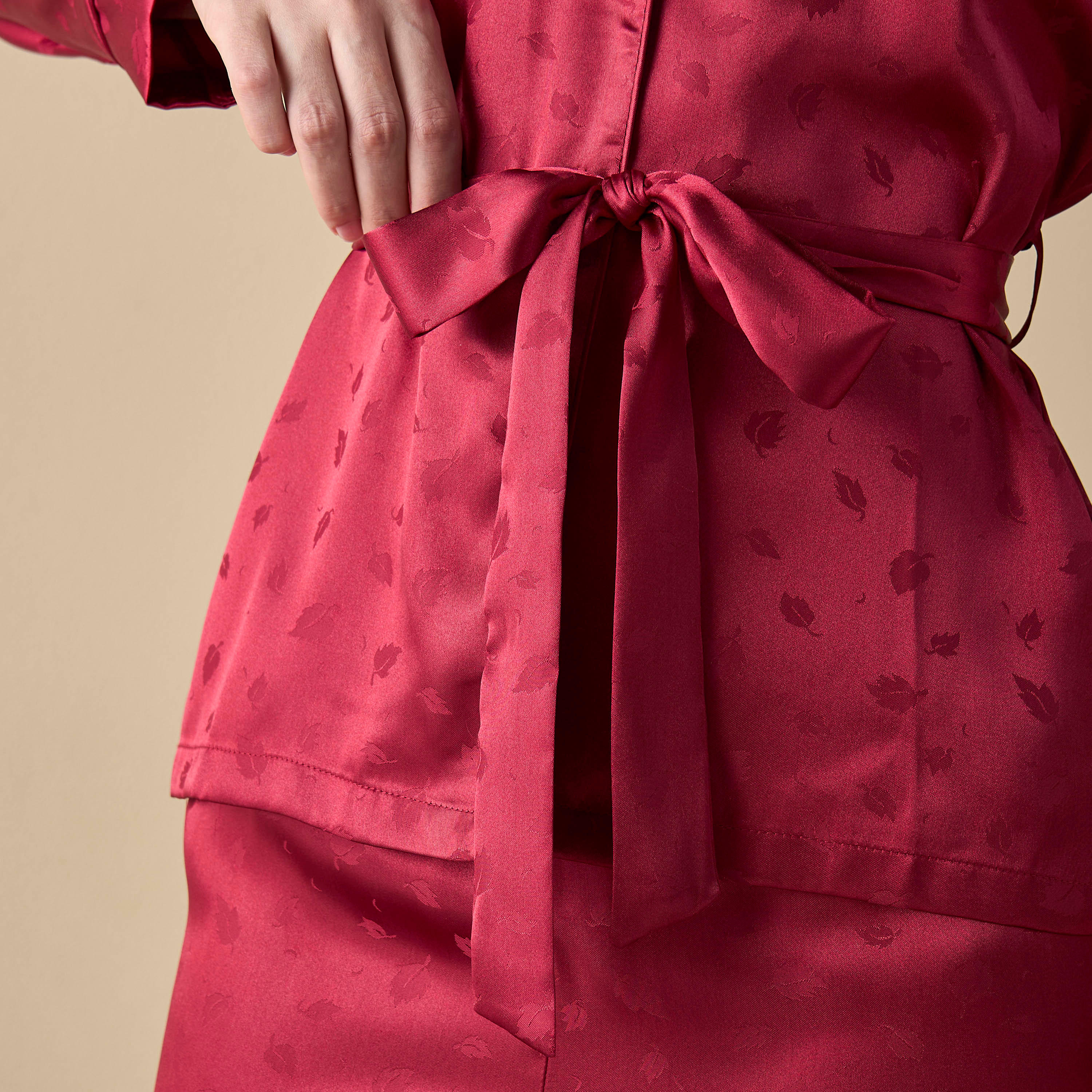 قميص بتزيينات أوراق شجر وبنطلون بيجاما بحزام رباط-women-clothing-nightwear-pyjamas-longsets-image-5