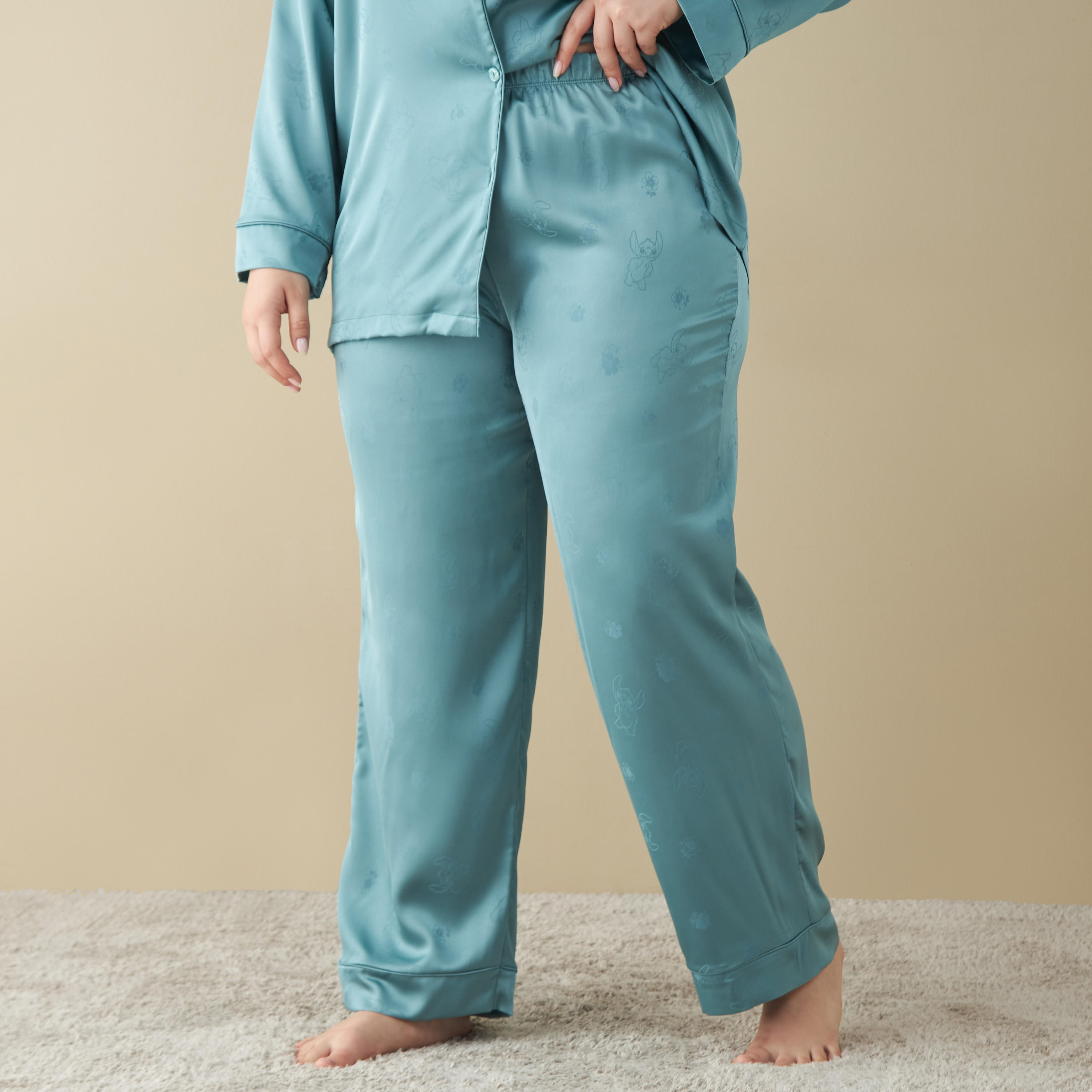 طقم بنطلون بيجاما وقميص بطبعات ليلو أند ستيتش مقاس كبير-women-clothing-nightwear-pyjamas-longsets-image-3
