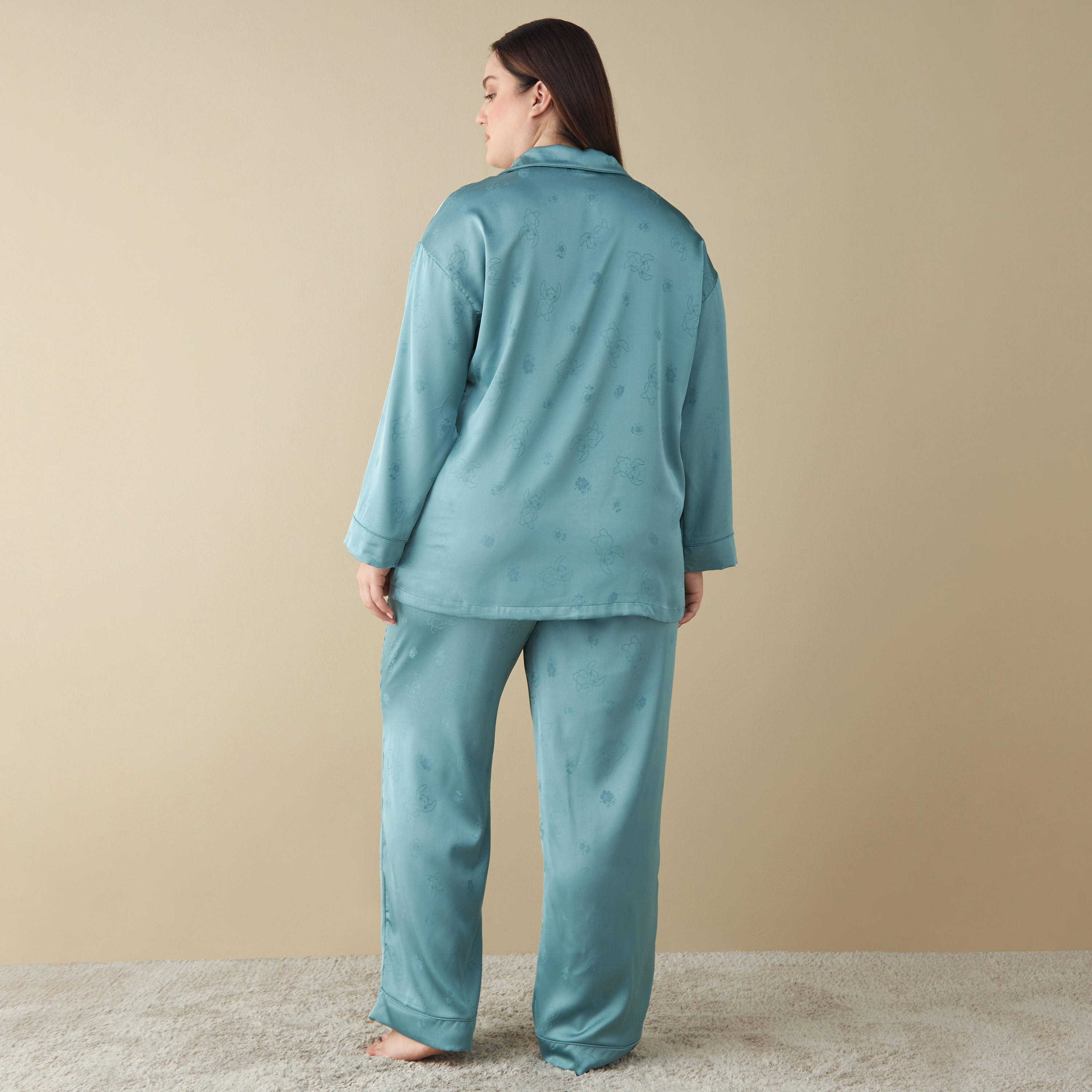 طقم بنطلون بيجاما وقميص بطبعات ليلو أند ستيتش مقاس كبير-women-clothing-nightwear-pyjamas-longsets-image-4