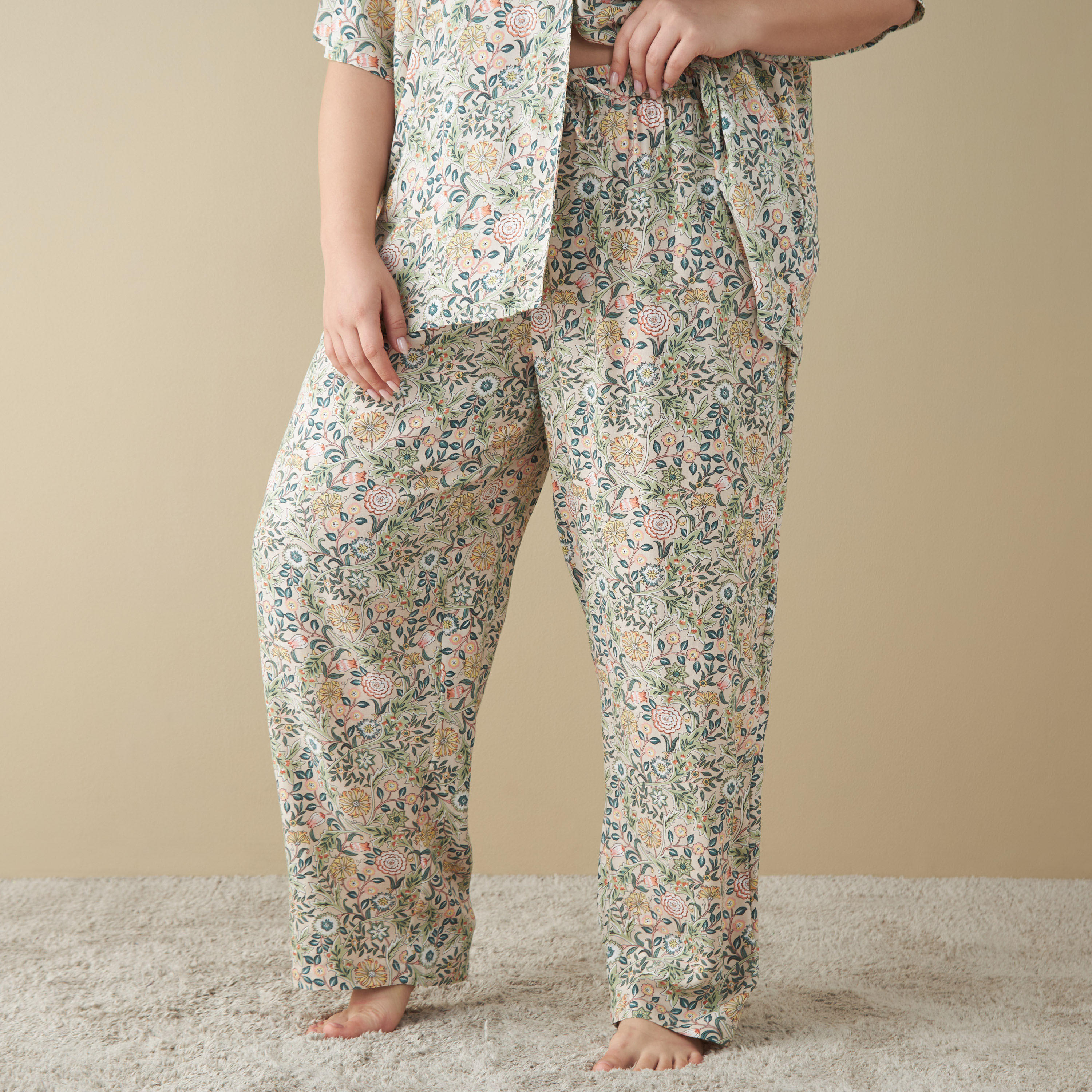 بنطلون بيجاما وقميص بطبعات زهرية ومقاس كبير مع قناع للعين-women-clothing-nightwear-pyjamas-longsets-image-3
