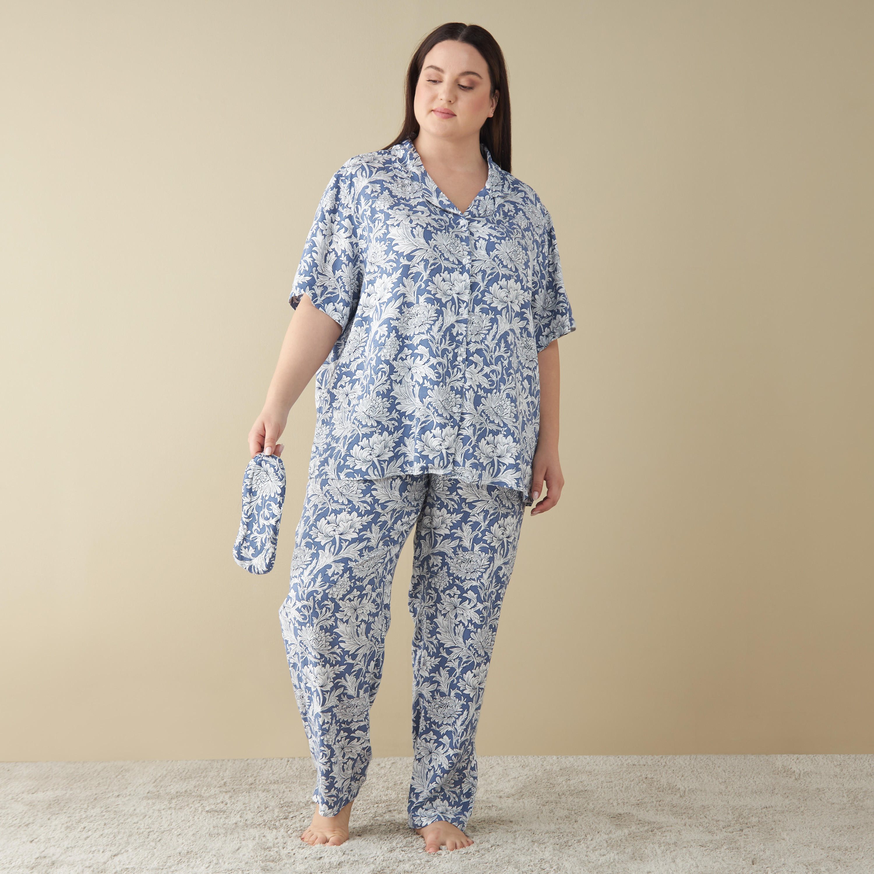 طقم بنطلون بيجاما وقميص مقاس كبير بطبعات-women-clothing-nightwear-pyjamas-longsets-image-1