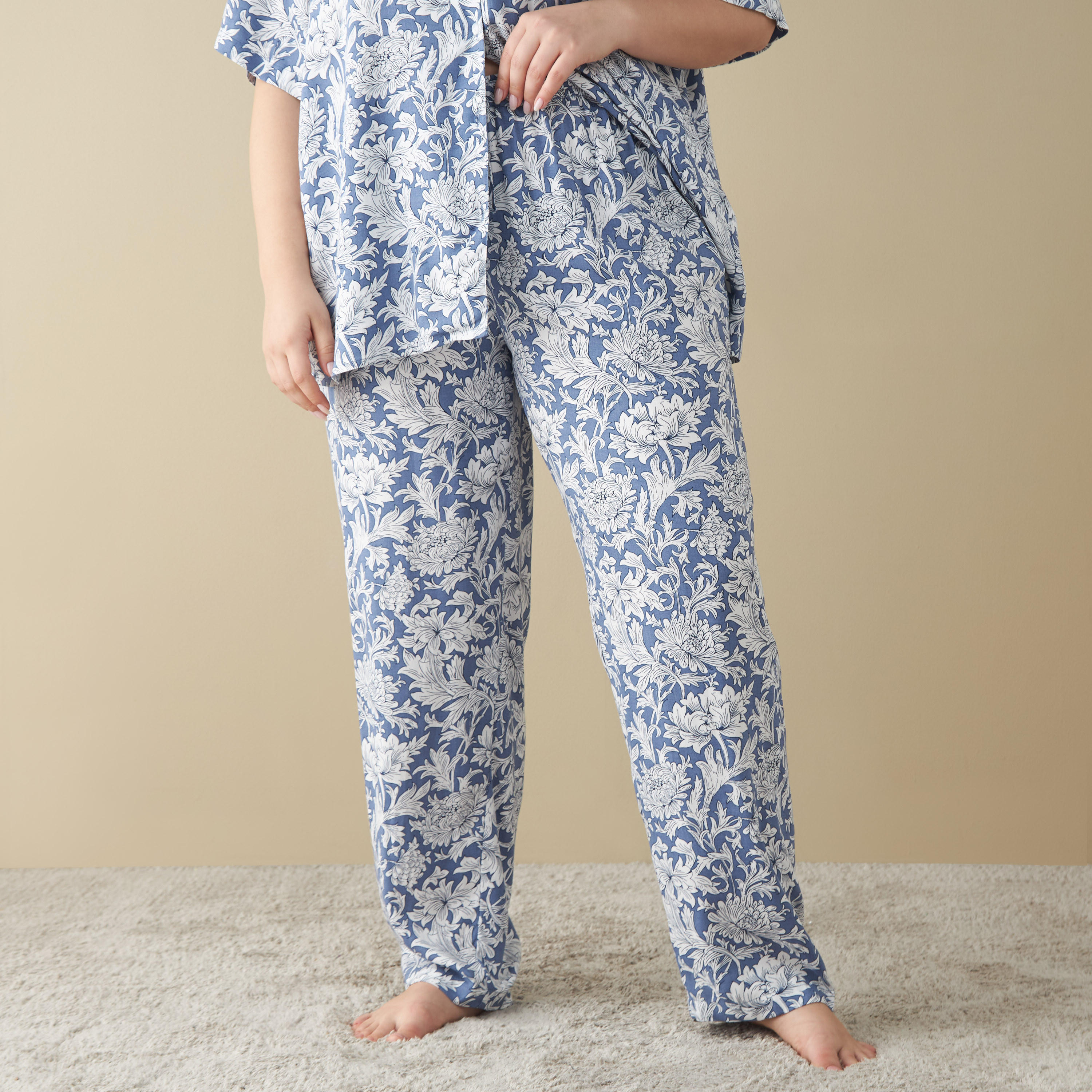 طقم بنطلون بيجاما وقميص مقاس كبير بطبعات-women-clothing-nightwear-pyjamas-longsets-image-3