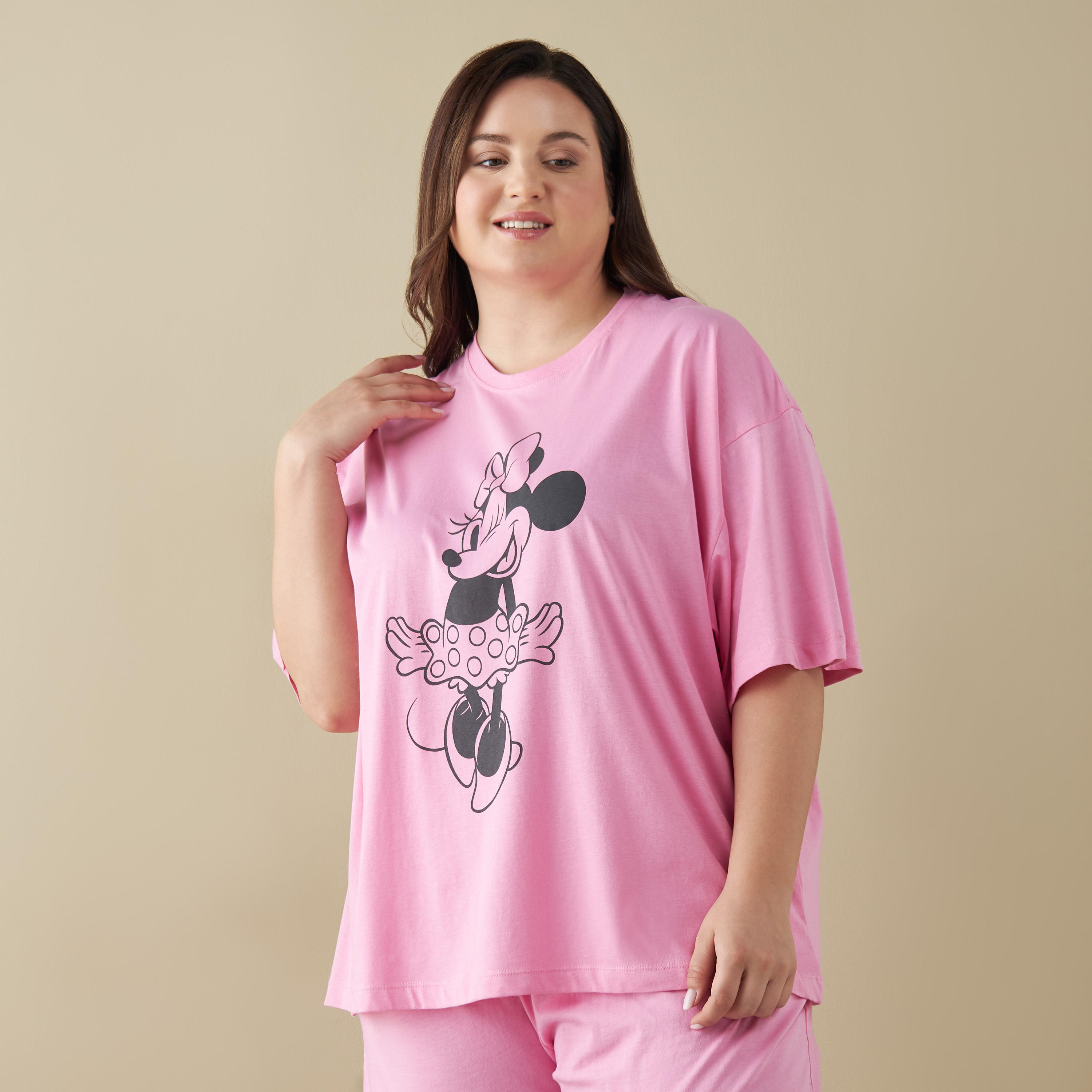 طقم تيشيرت وشورت مقاس كبير بطبعات ميني ماوس-women-clothing-nightwear-pyjamas-shortsets-image-1