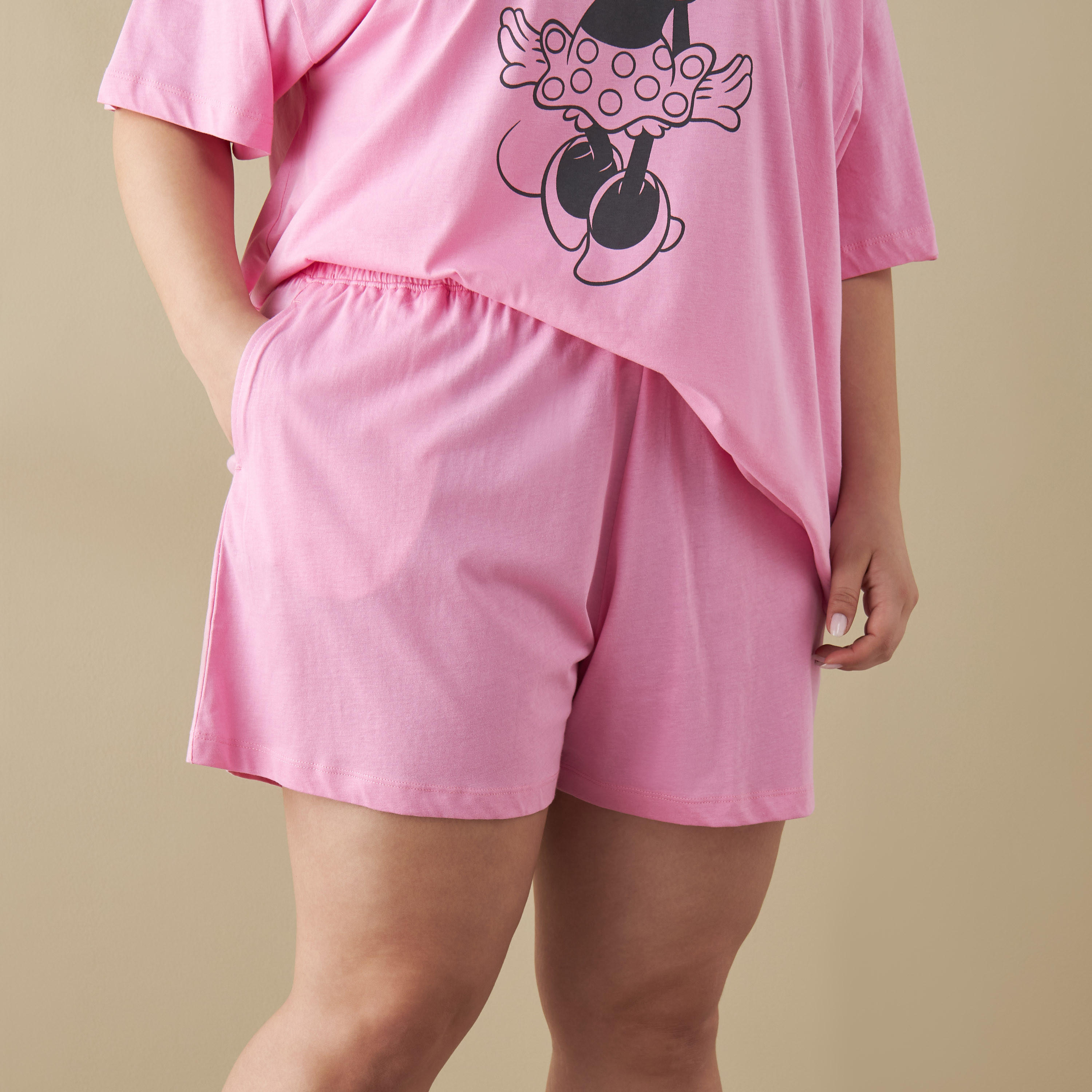 طقم تيشيرت وشورت مقاس كبير بطبعات ميني ماوس-women-clothing-nightwear-pyjamas-shortsets-image-4